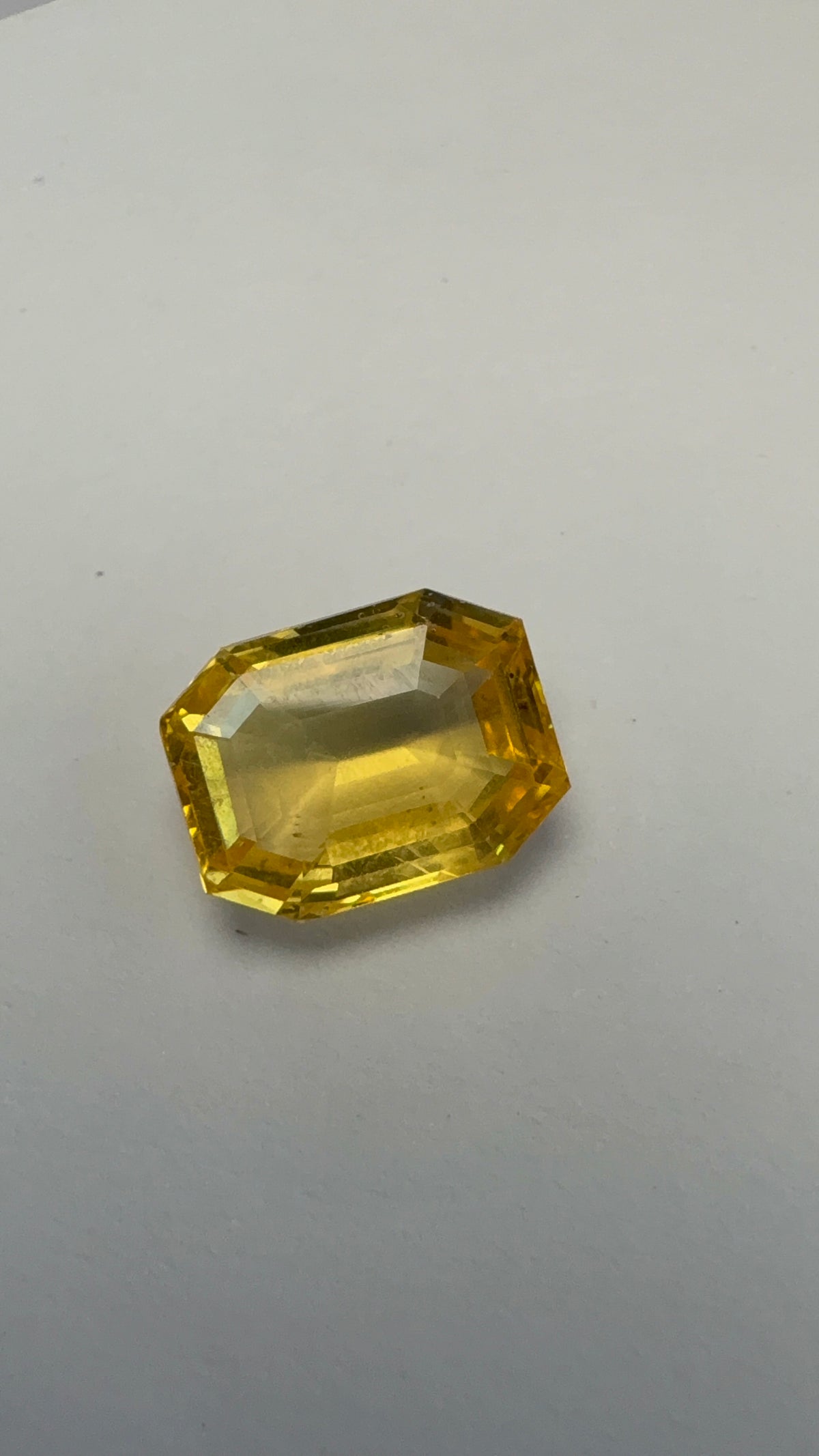 Yellow Sapphire 6.03 carat YSR-13 face-up view