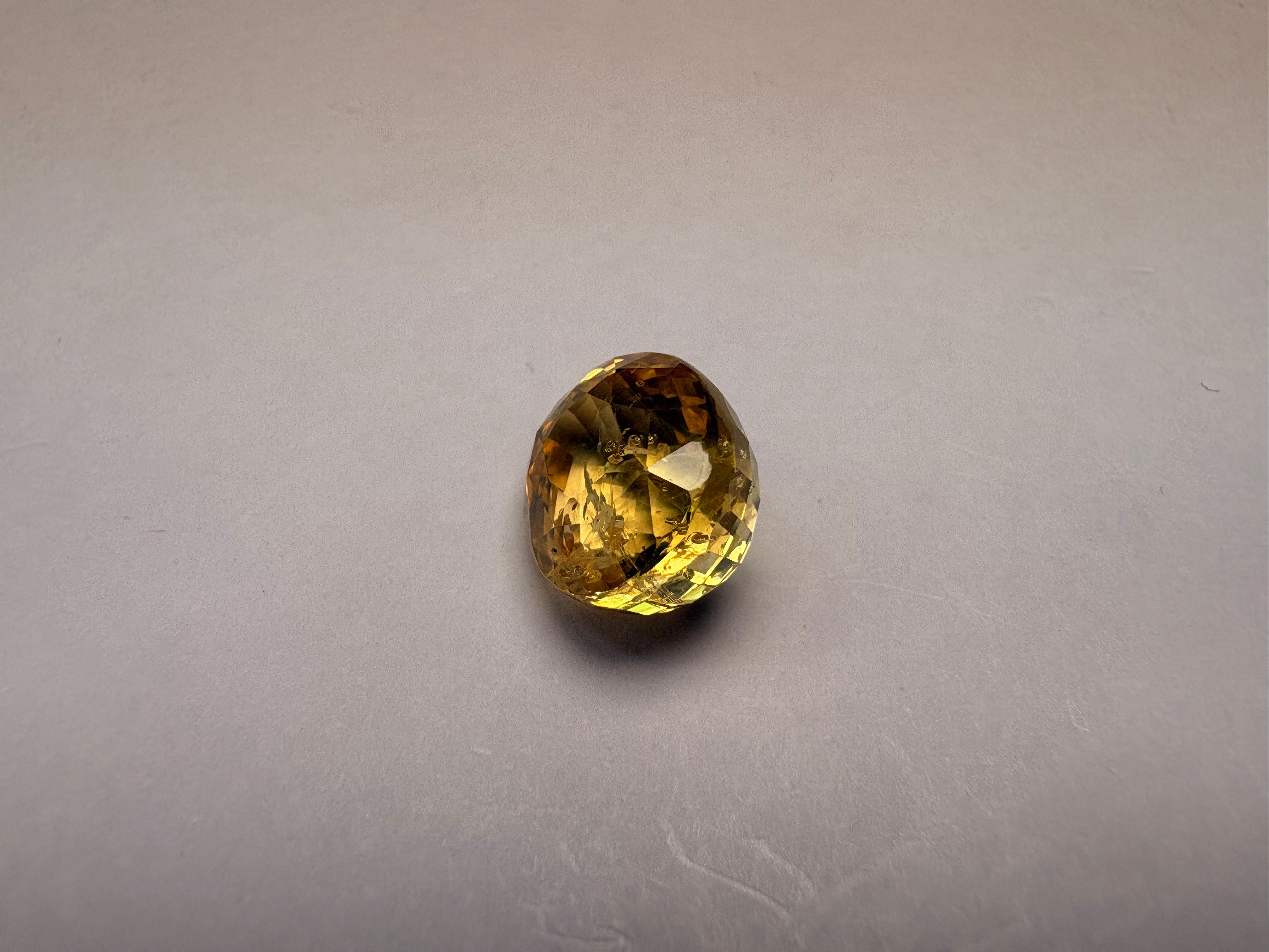Yellow Sapphire 9.12 carat YSR-132 close view