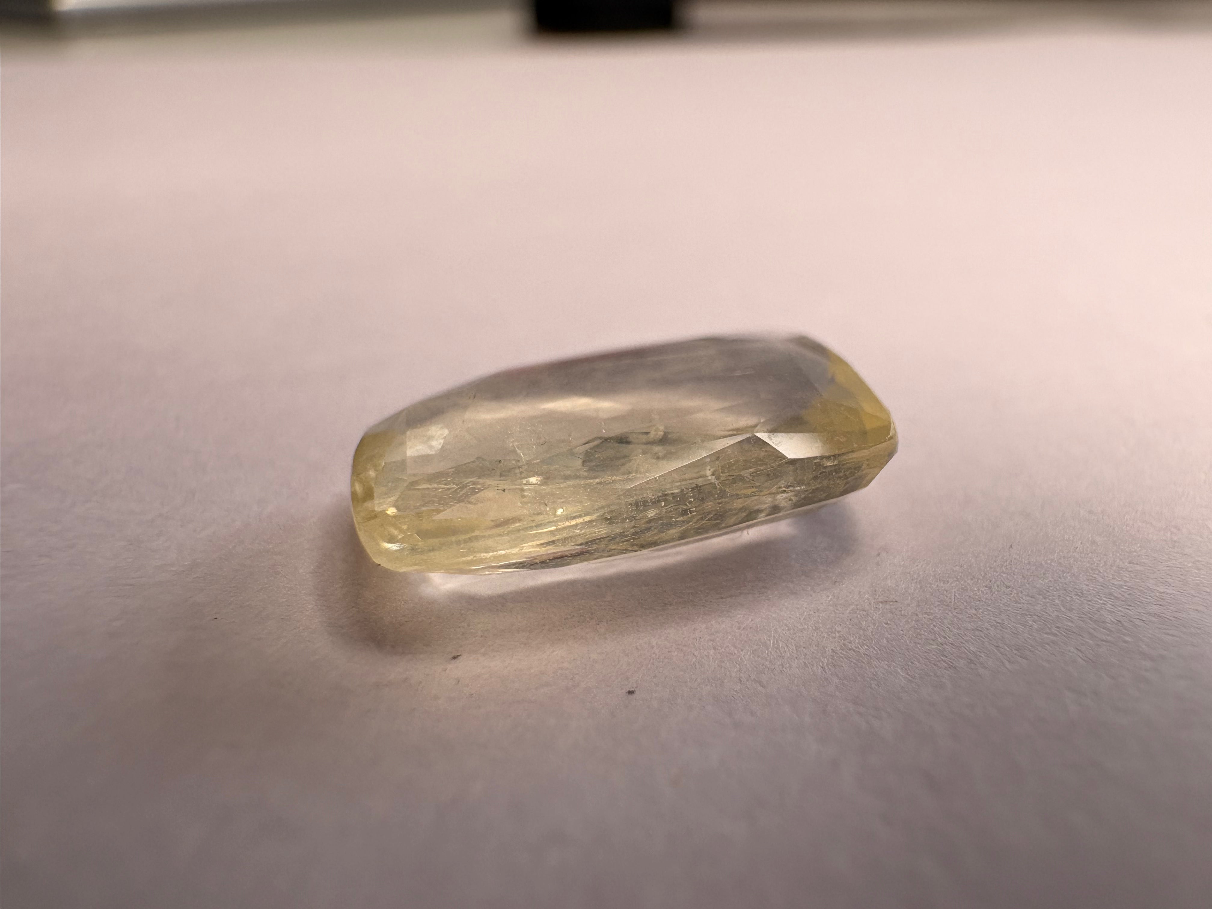 Yellow Sapphire 5.15 carat YSR-14 reverse view