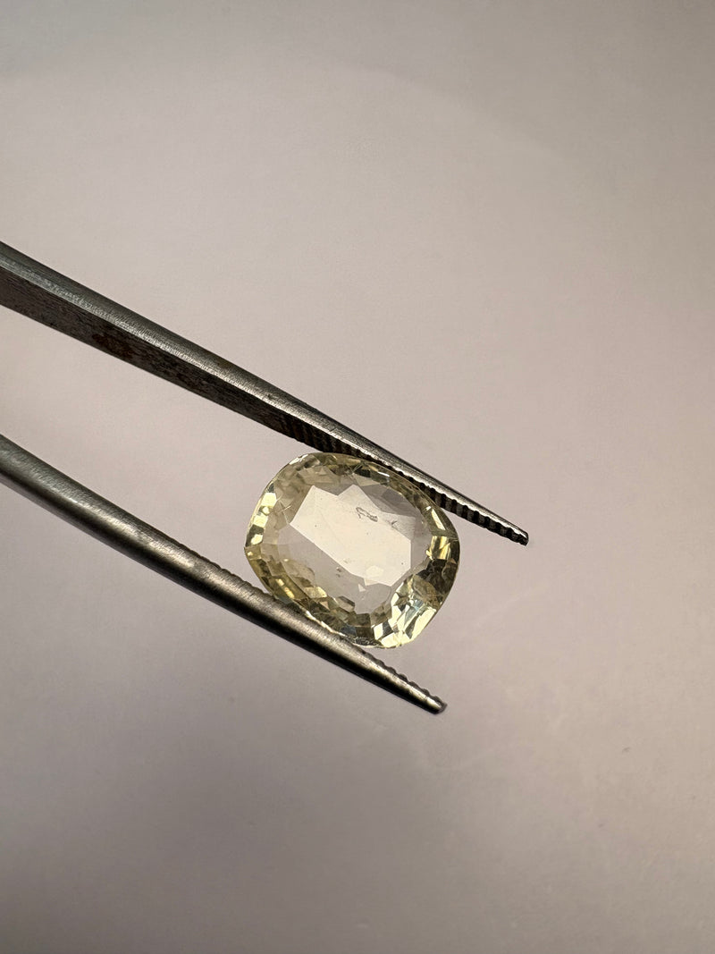Yellow Sapphire – 3.63 Carat – Sri Lanka