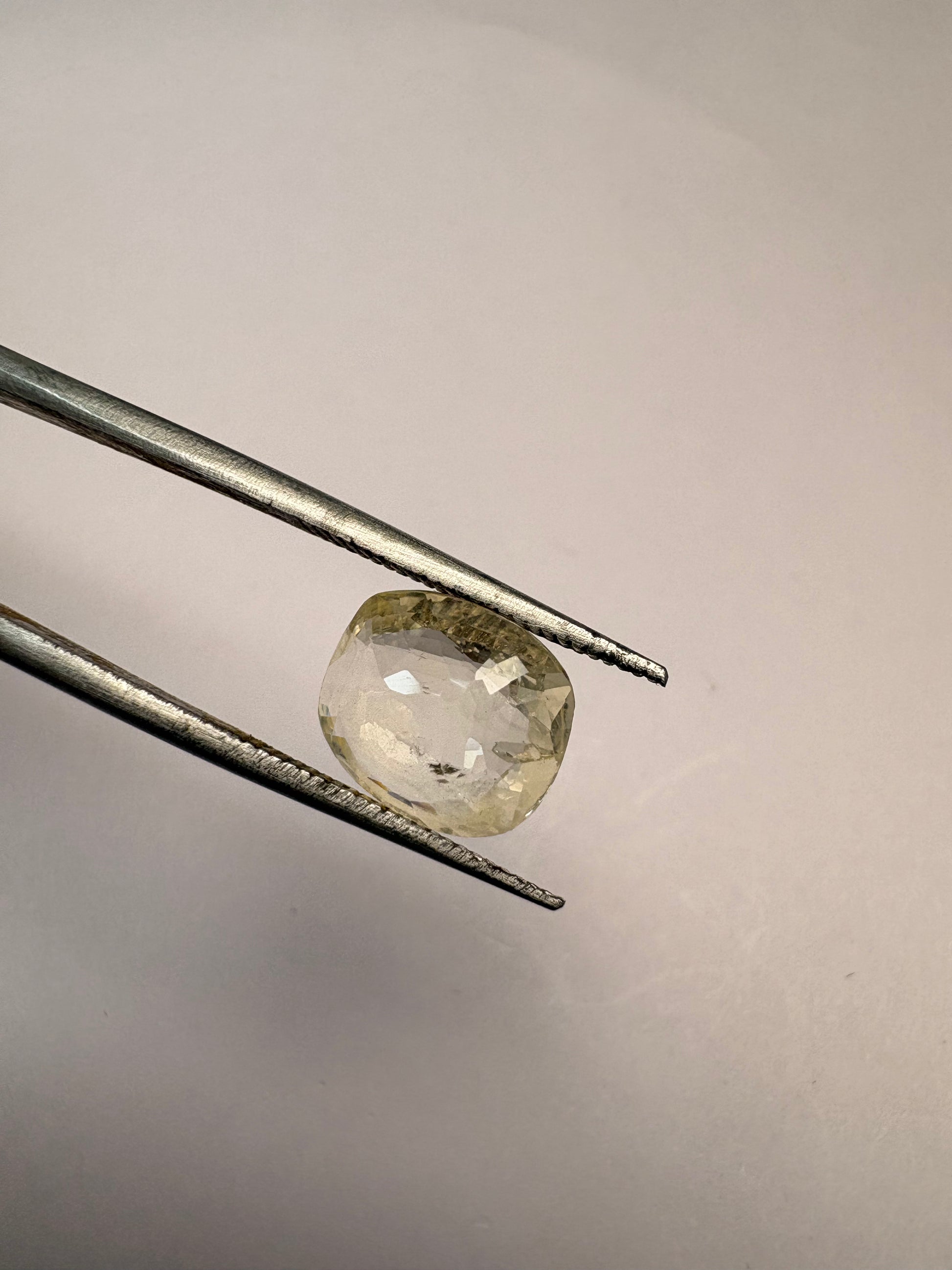 Yellow Sapphire 3.63 carat YSR-158 face-up view
