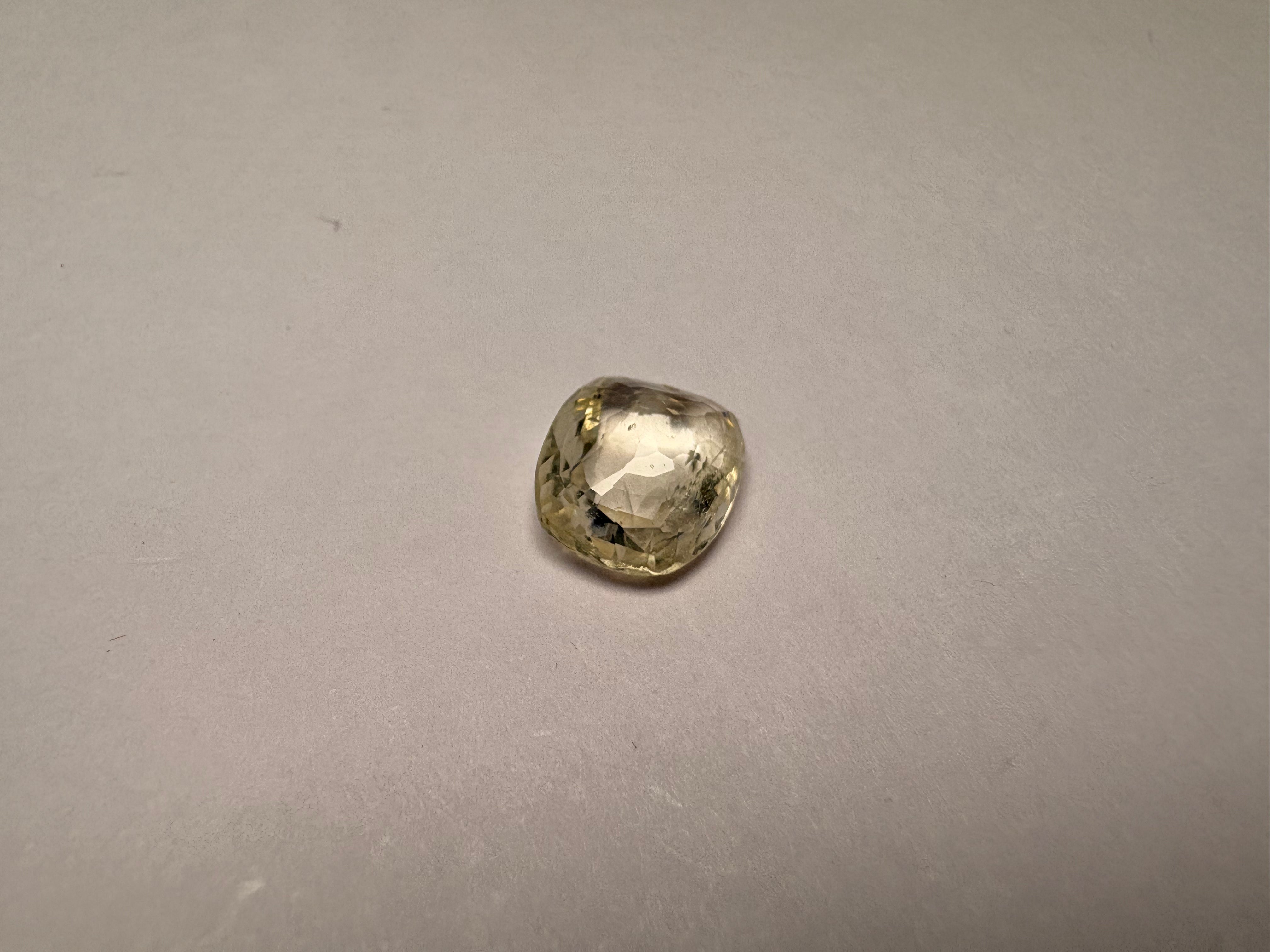Yellow Sapphire 3.63 carat YSR-158 close view