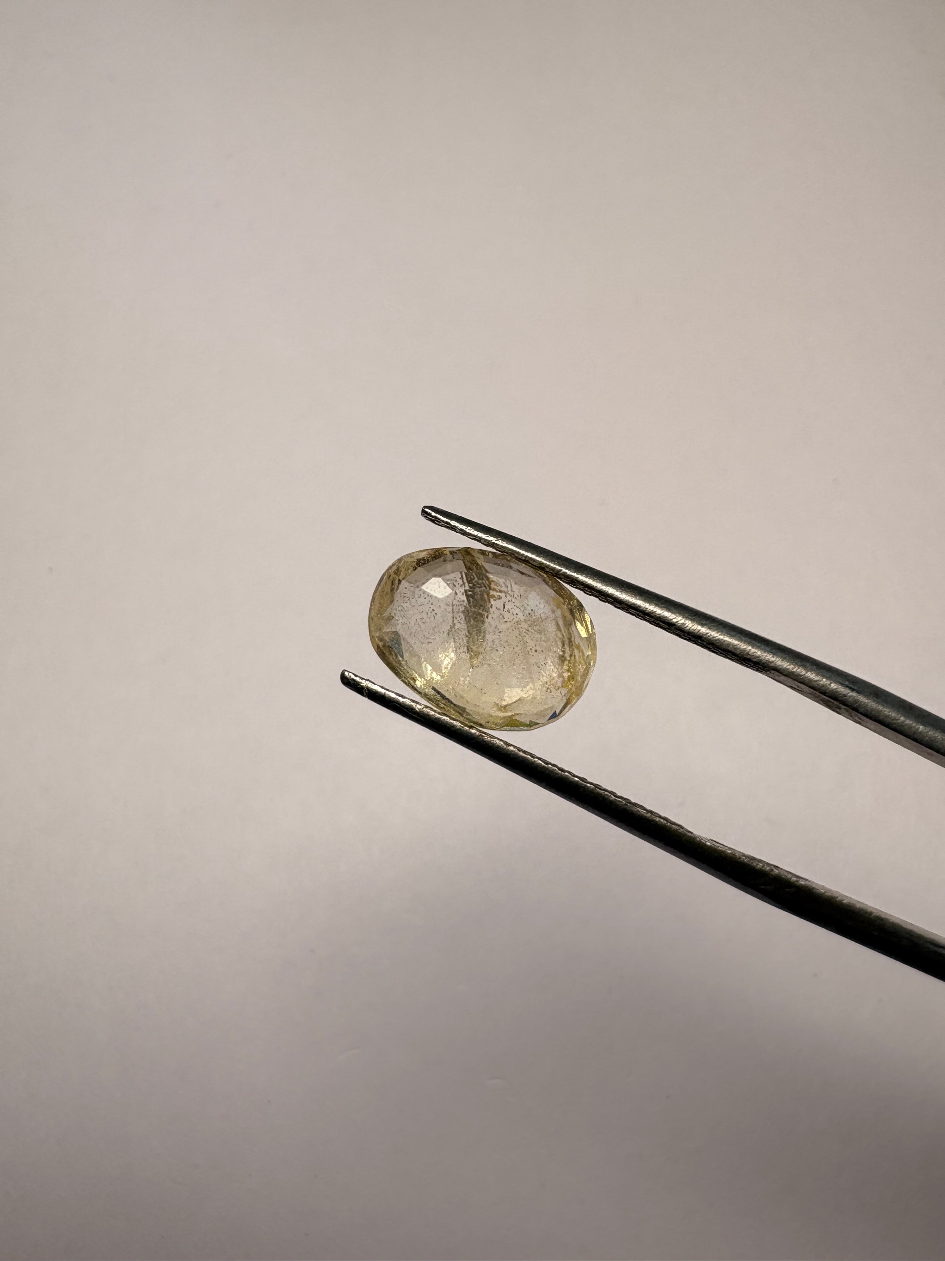 Yellow Sapphire 5.05 carat YSR-163 face-up view