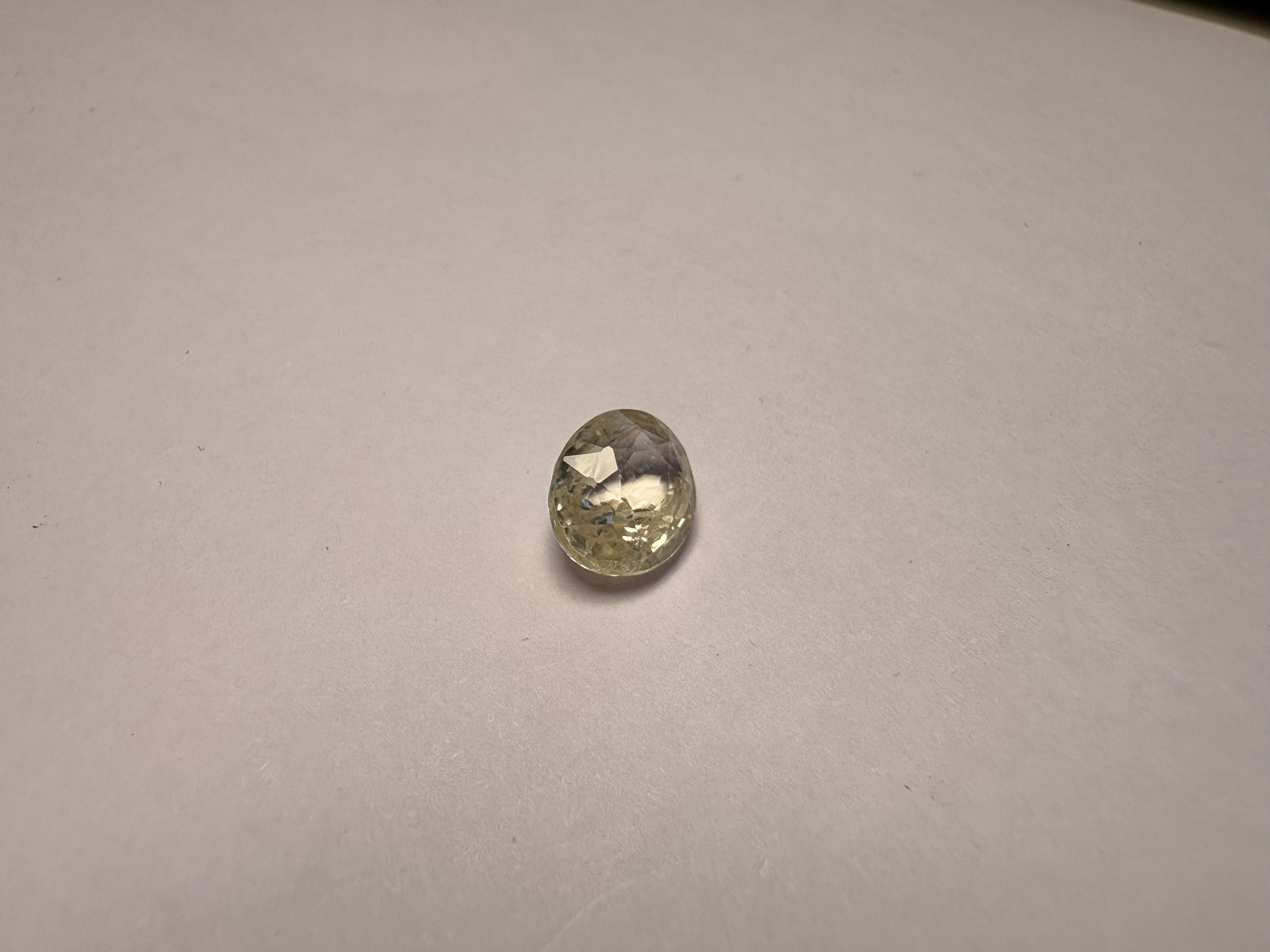 Yellow Sapphire 3.68 carat YSR-164 close view
