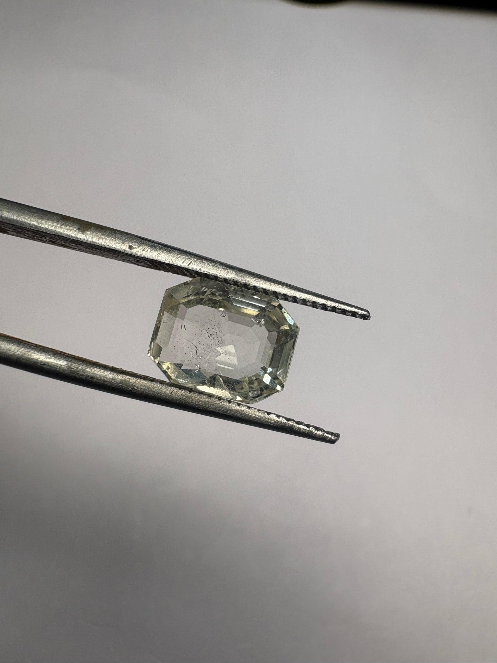 Yellow Sapphire 3.22 carat YSR-17 front view