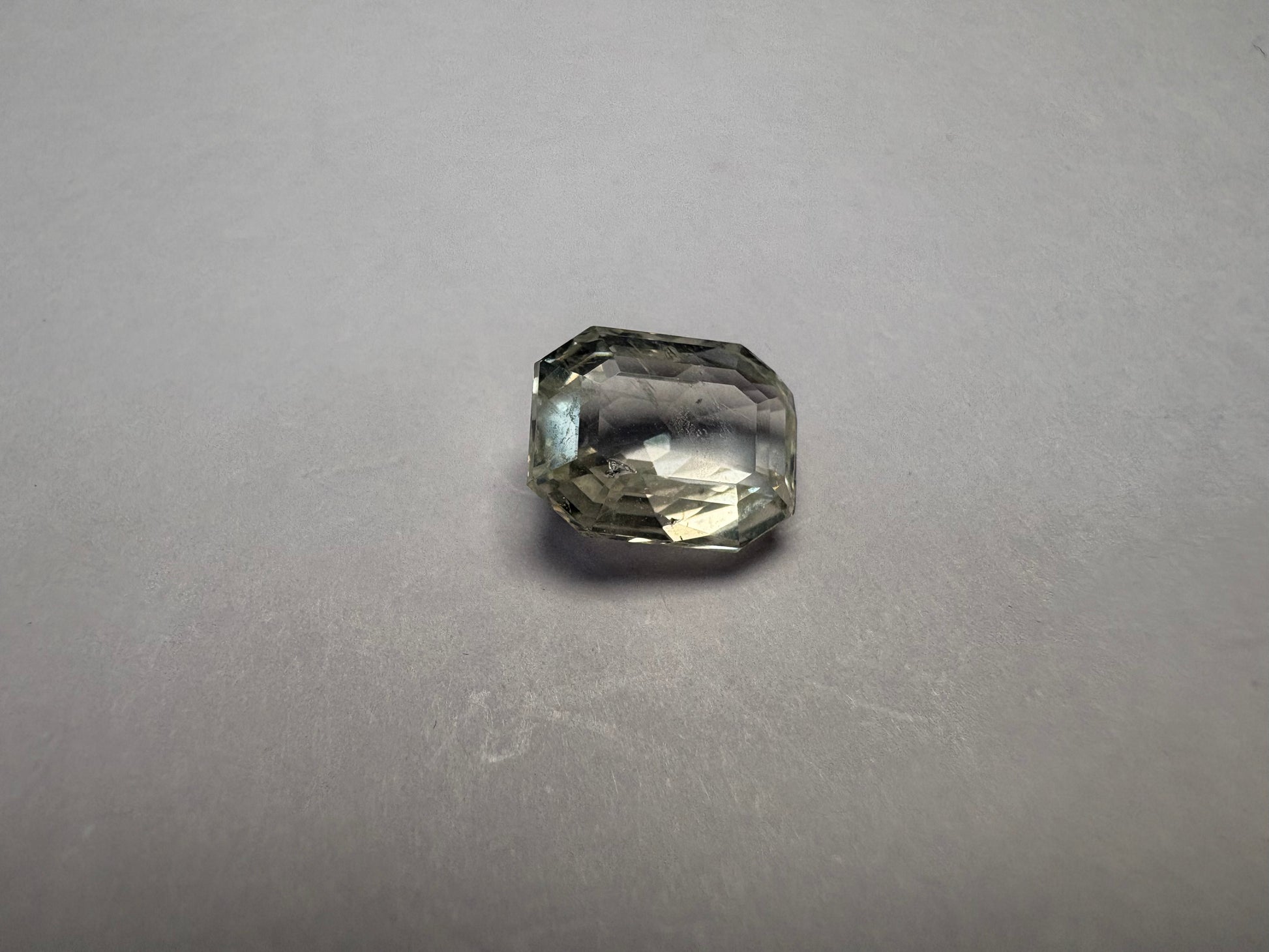 Yellow Sapphire 3.22 carat YSR-17 alternate face-up view