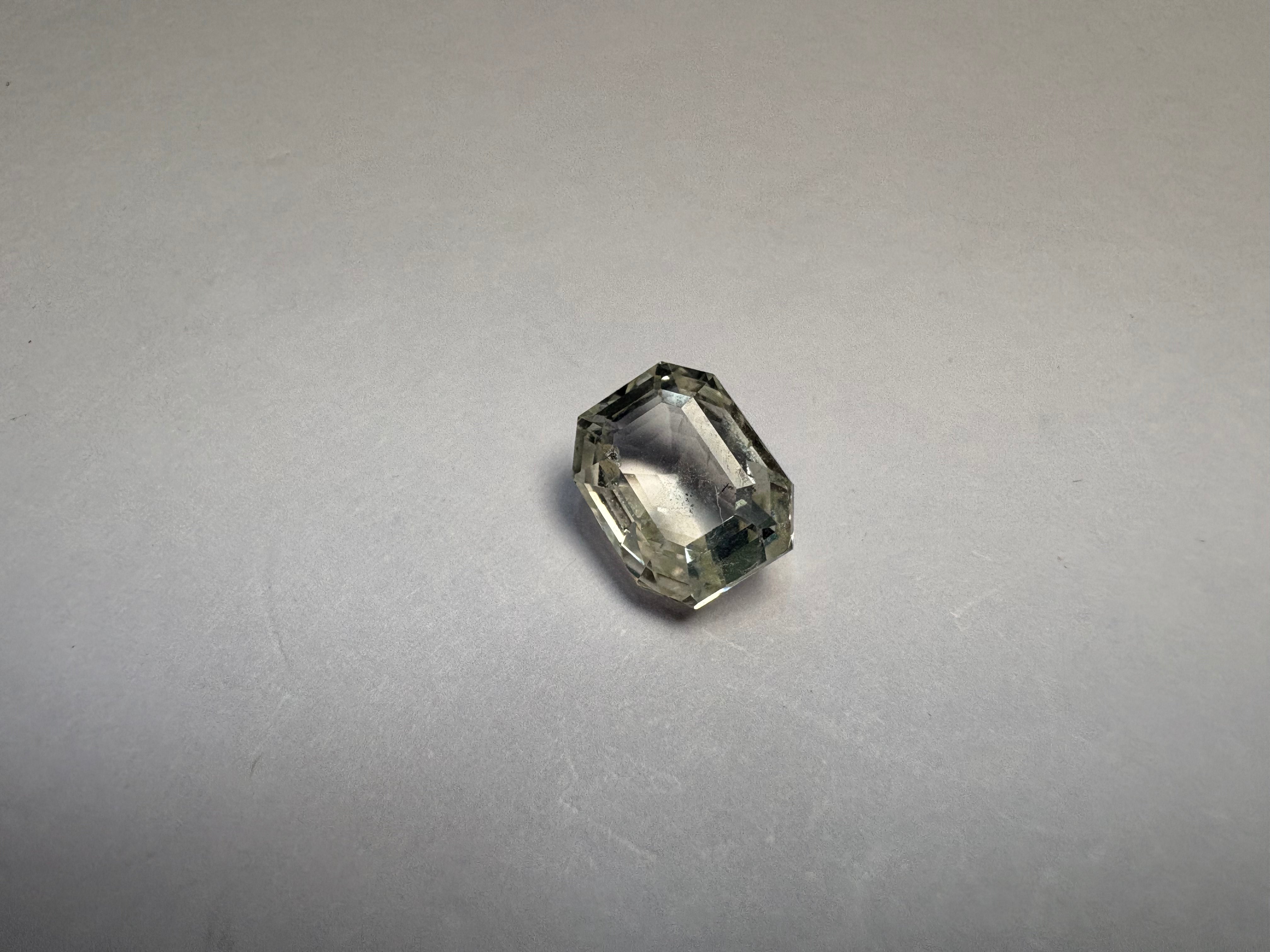 Yellow Sapphire 3.22 carat YSR-17 close view