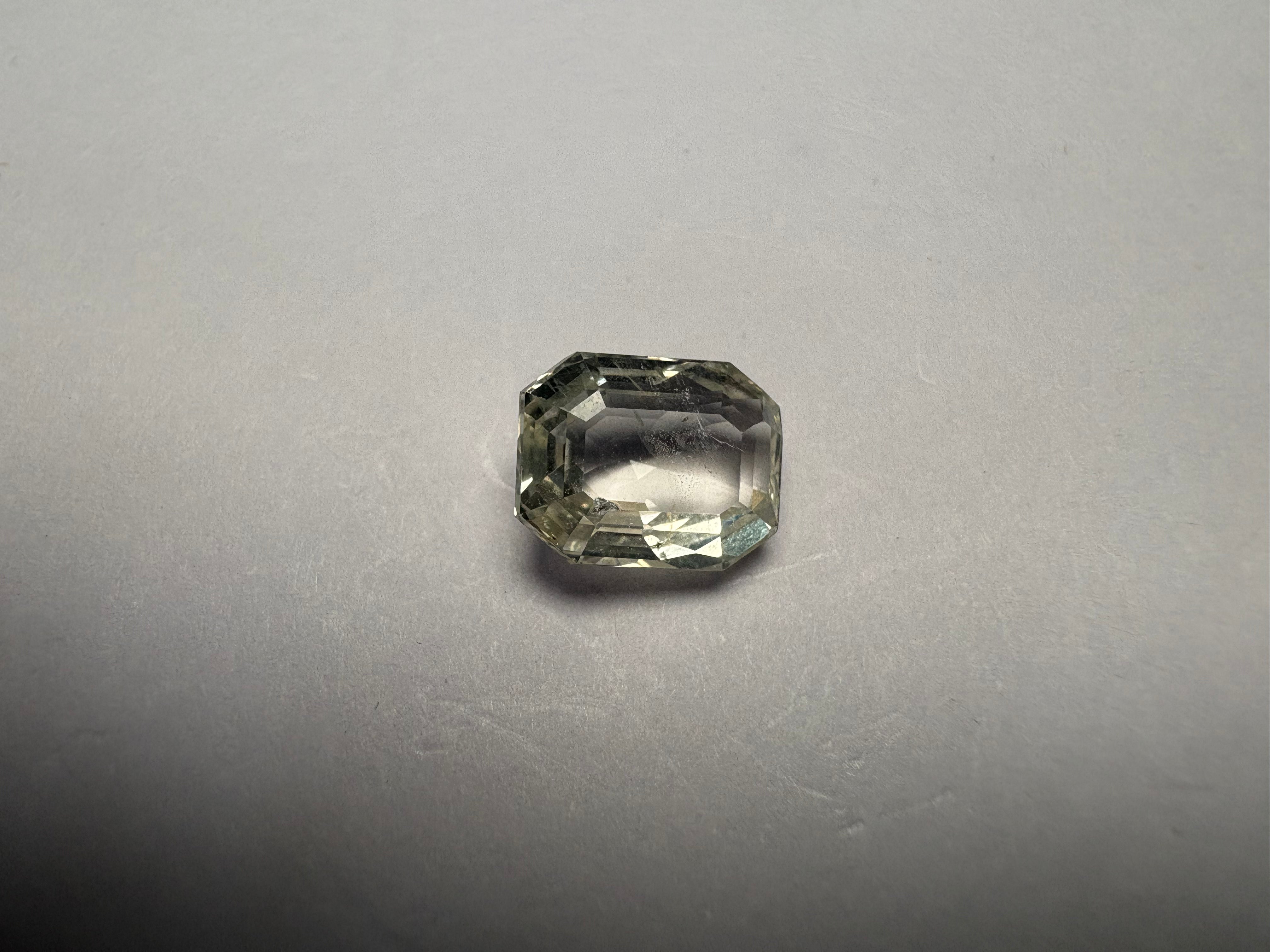 Yellow Sapphire 3.22 carat YSR-17 reverse view