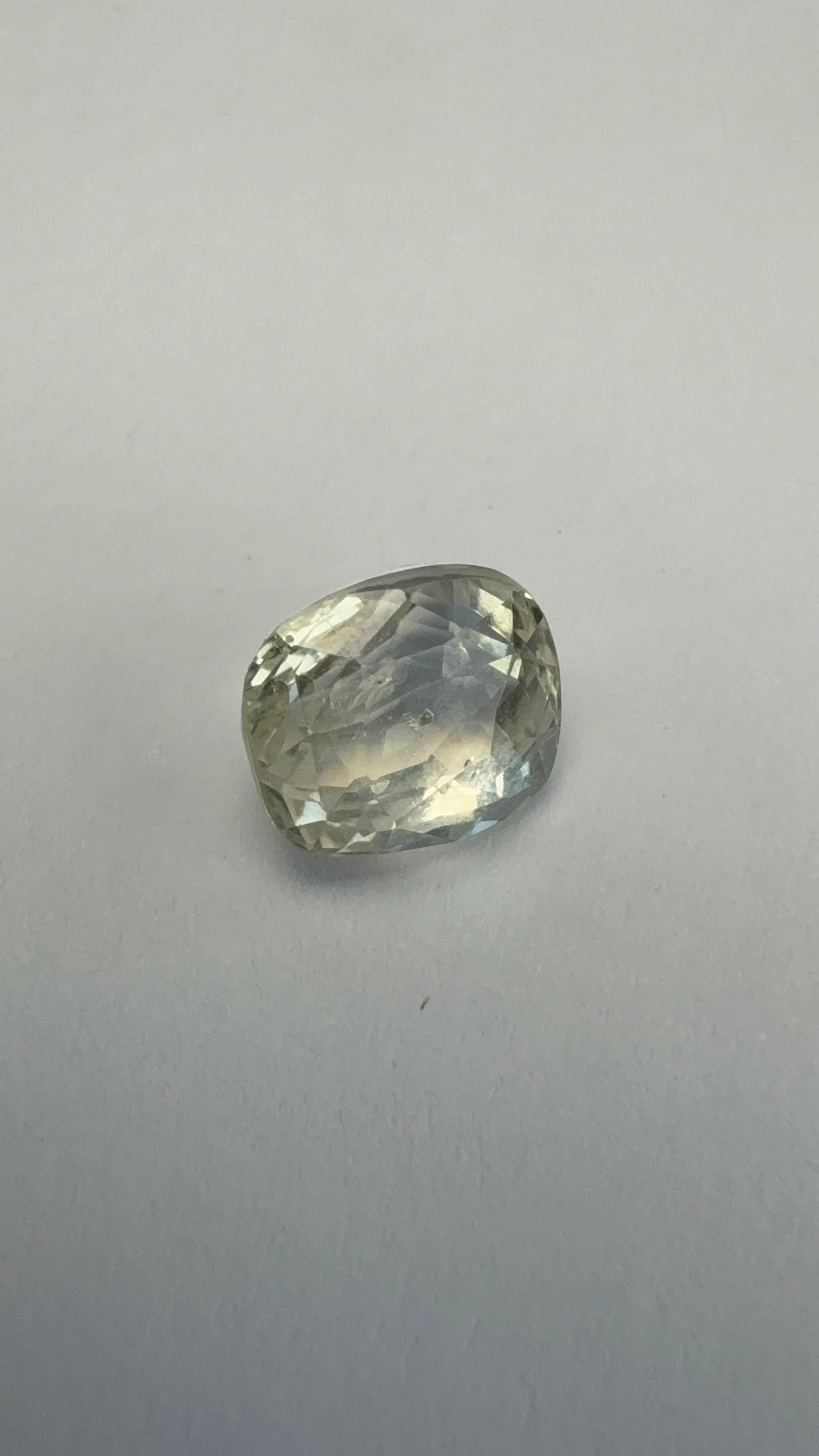 Yellow Sapphire 3.69 carat YSR-173 close view