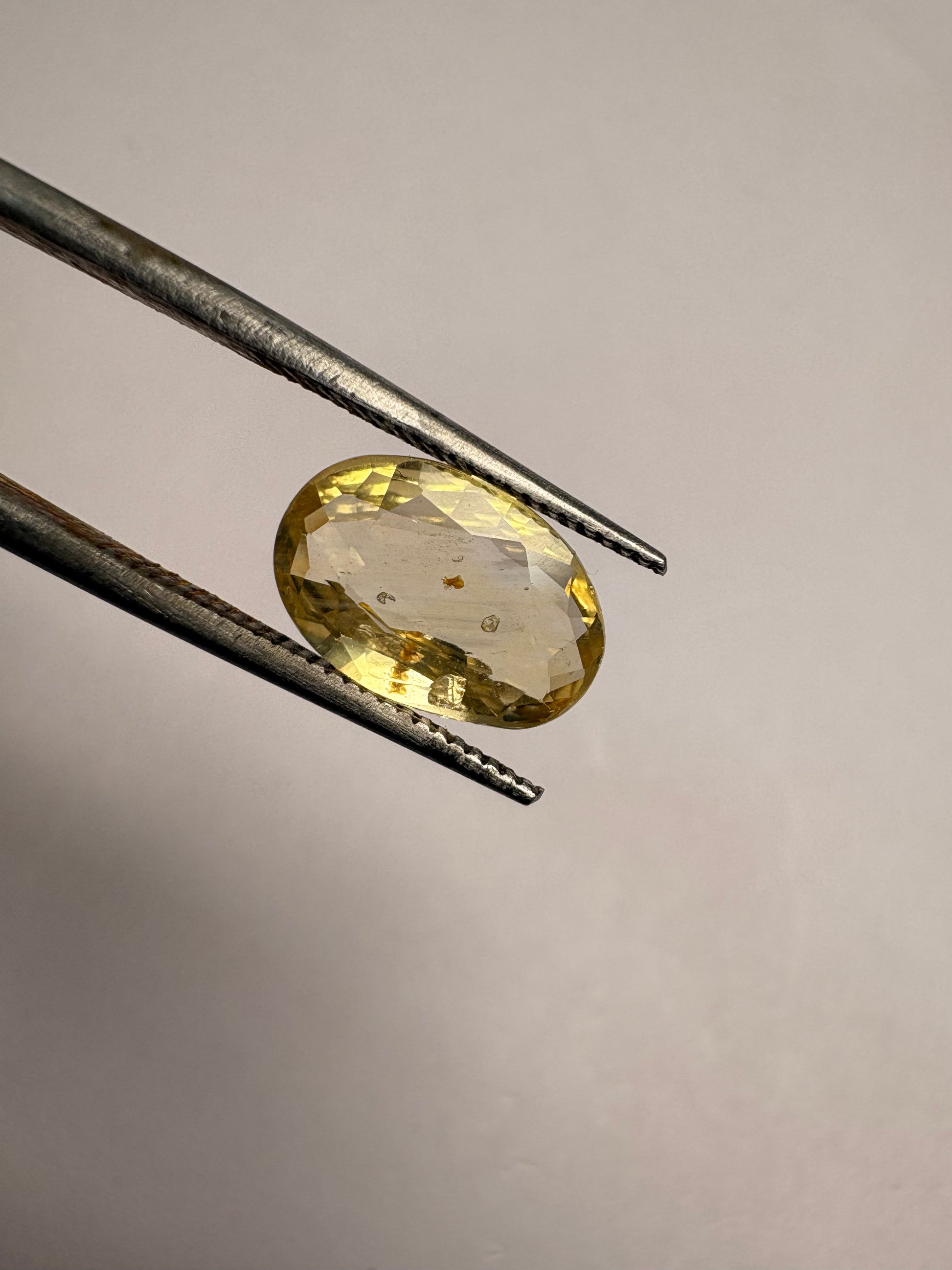 Yellow Sapphire 3.21 carat YSR-174 front view