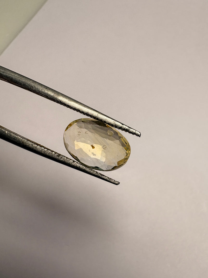 Yellow Sapphire – 3.21 Carat – Sri Lanka