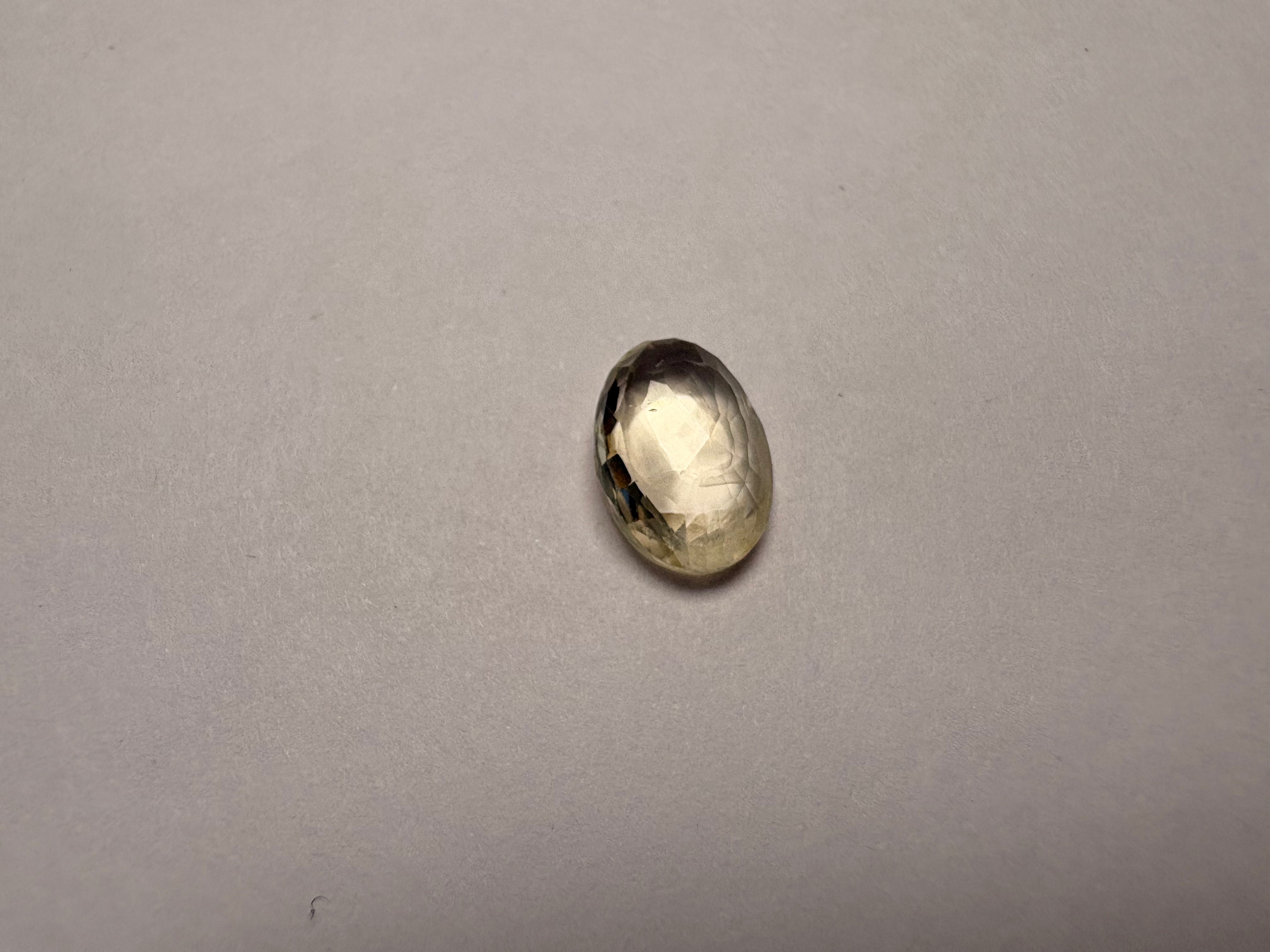 Yellow Sapphire 3.07 carat YSR-175 close view