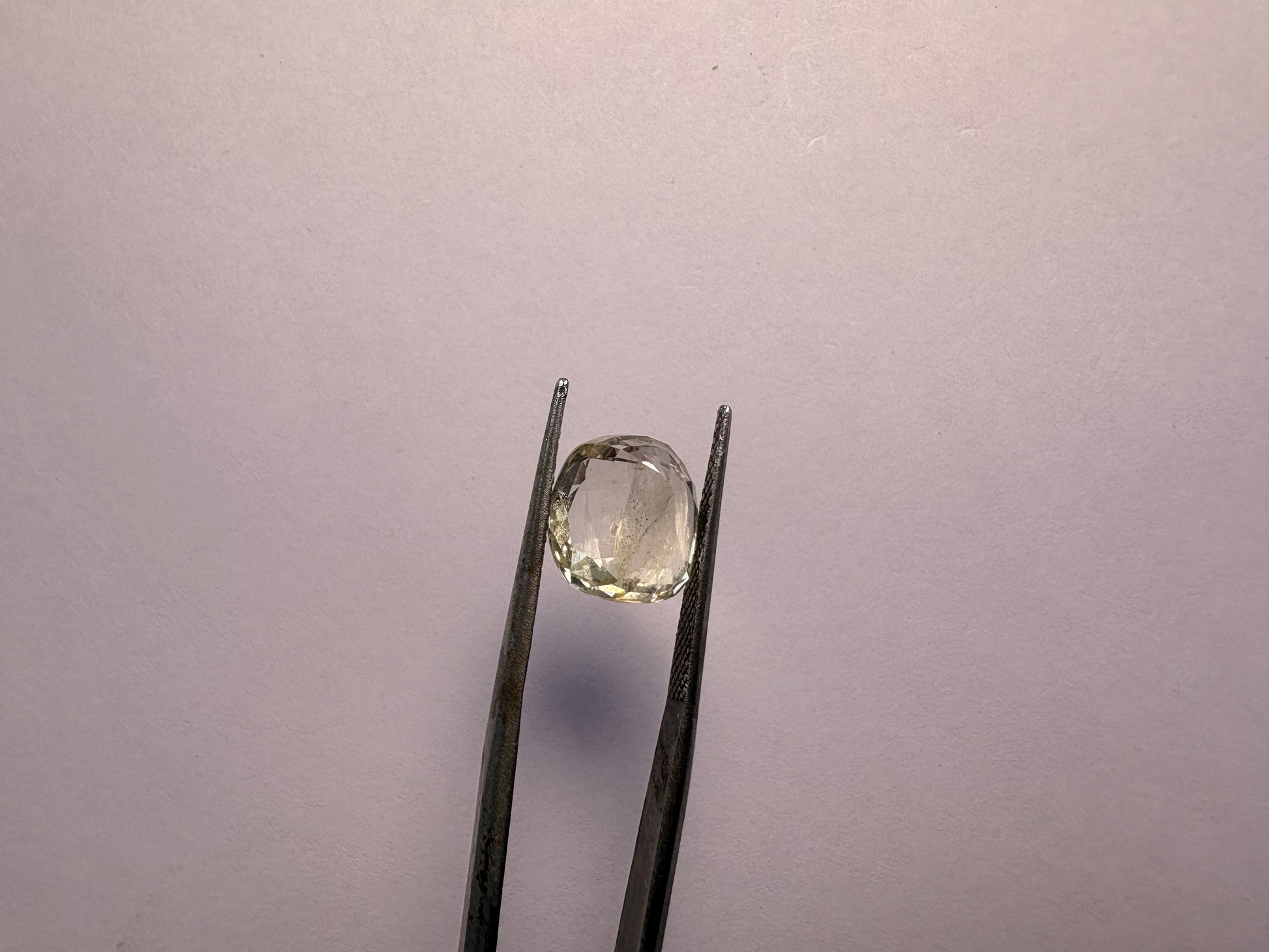 Yellow Sapphire 6.75 carat YSR-18 face-up view