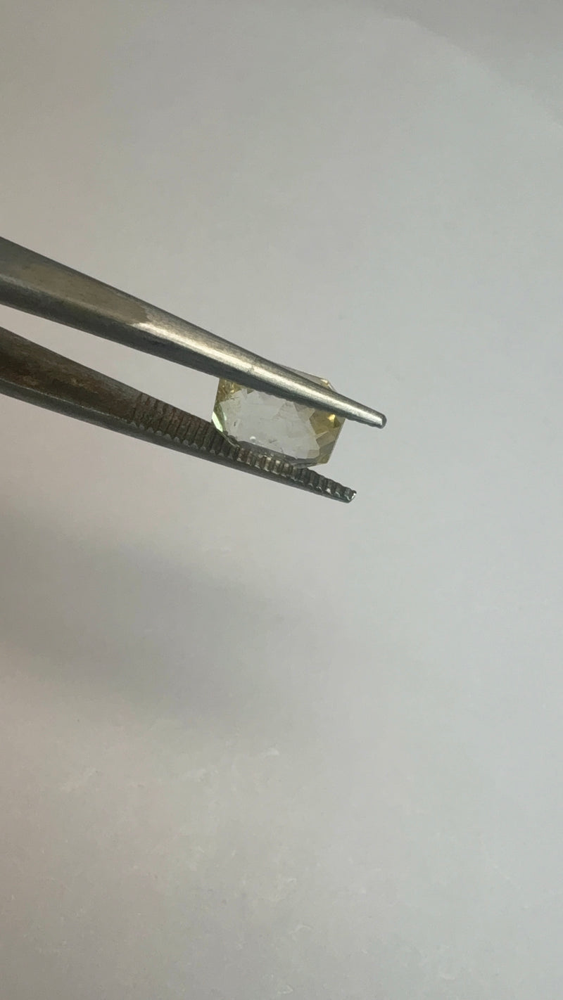 Yellow Sapphire – 3.22 Carat – Sri Lanka
