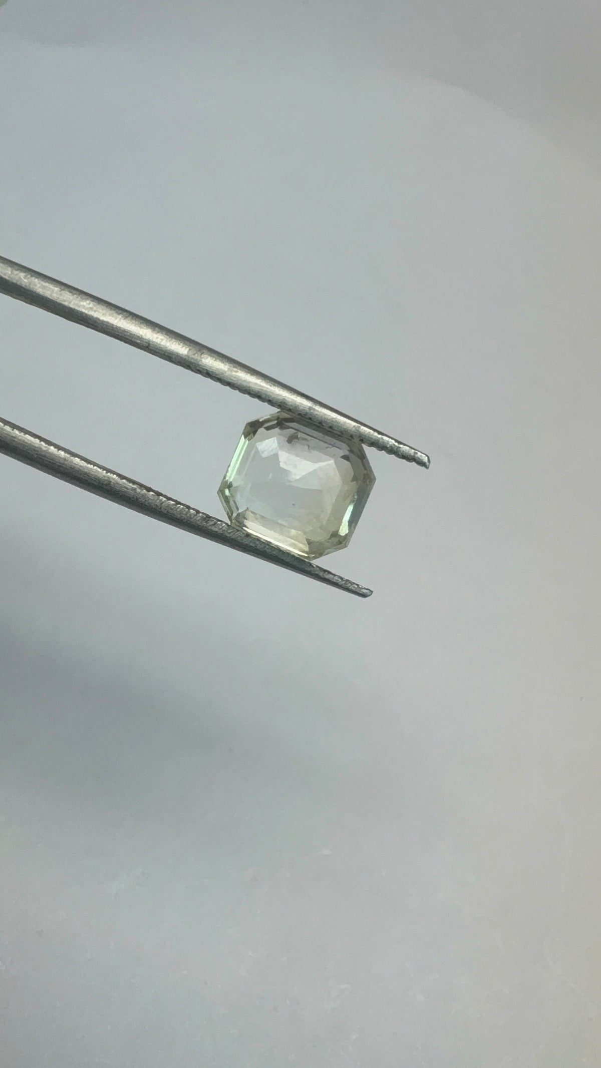 Yellow Sapphire 3.22 carat YSR-180 alternate face-up view