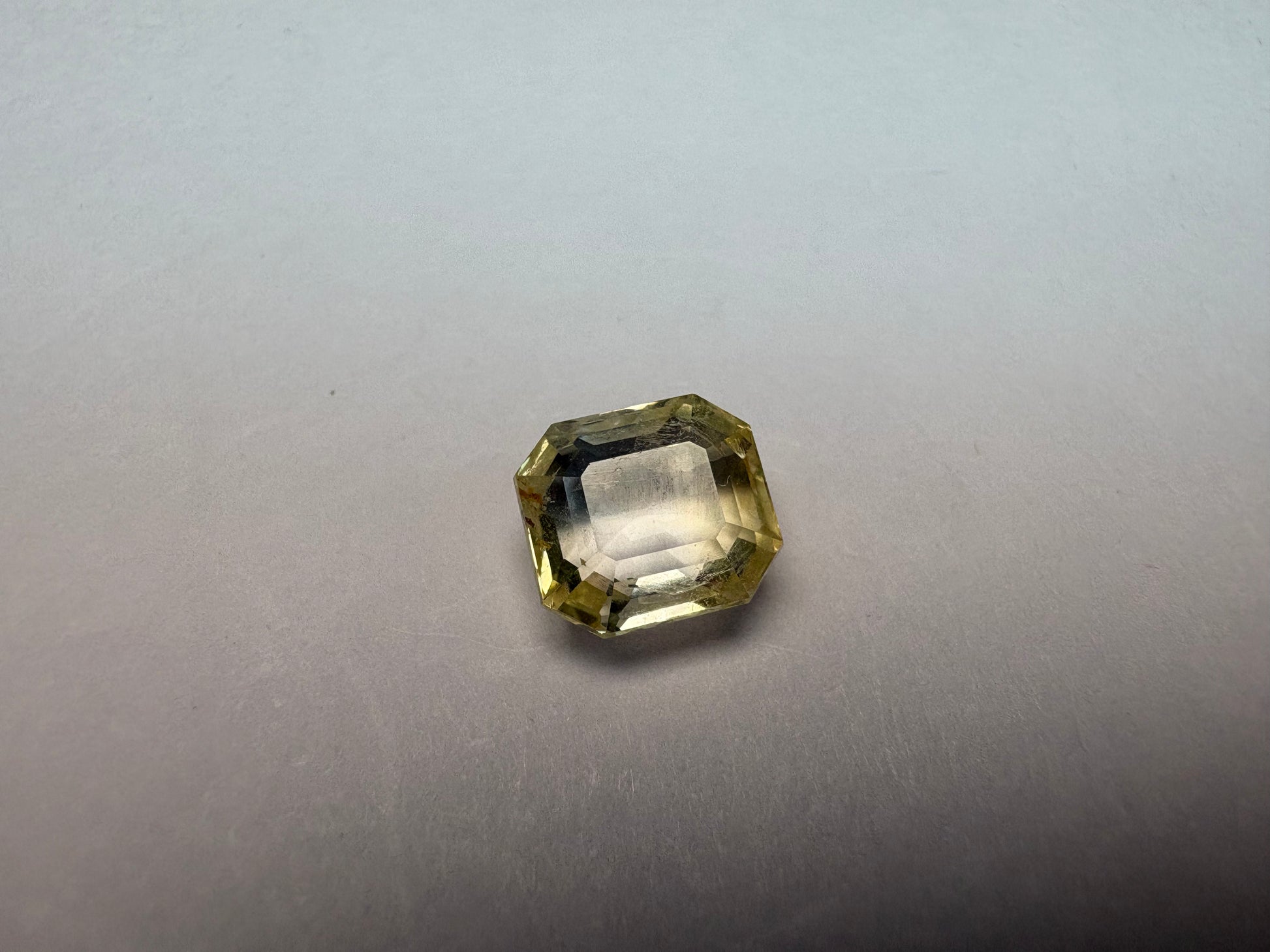 Yellow Sapphire 3.22 carat YSR-180 angled view
