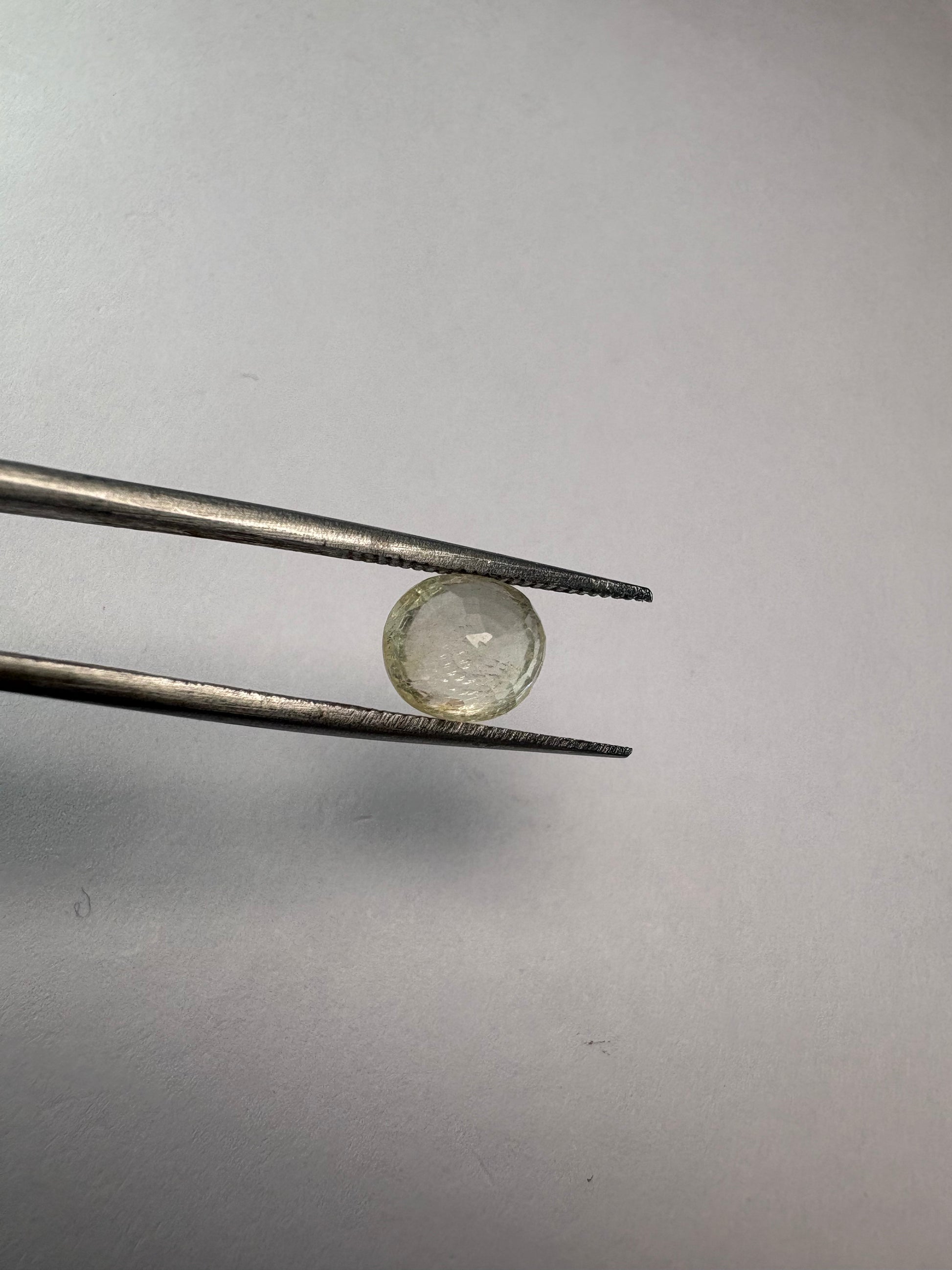 Yellow Sapphire 3.09 carat YSR-191 face-up view