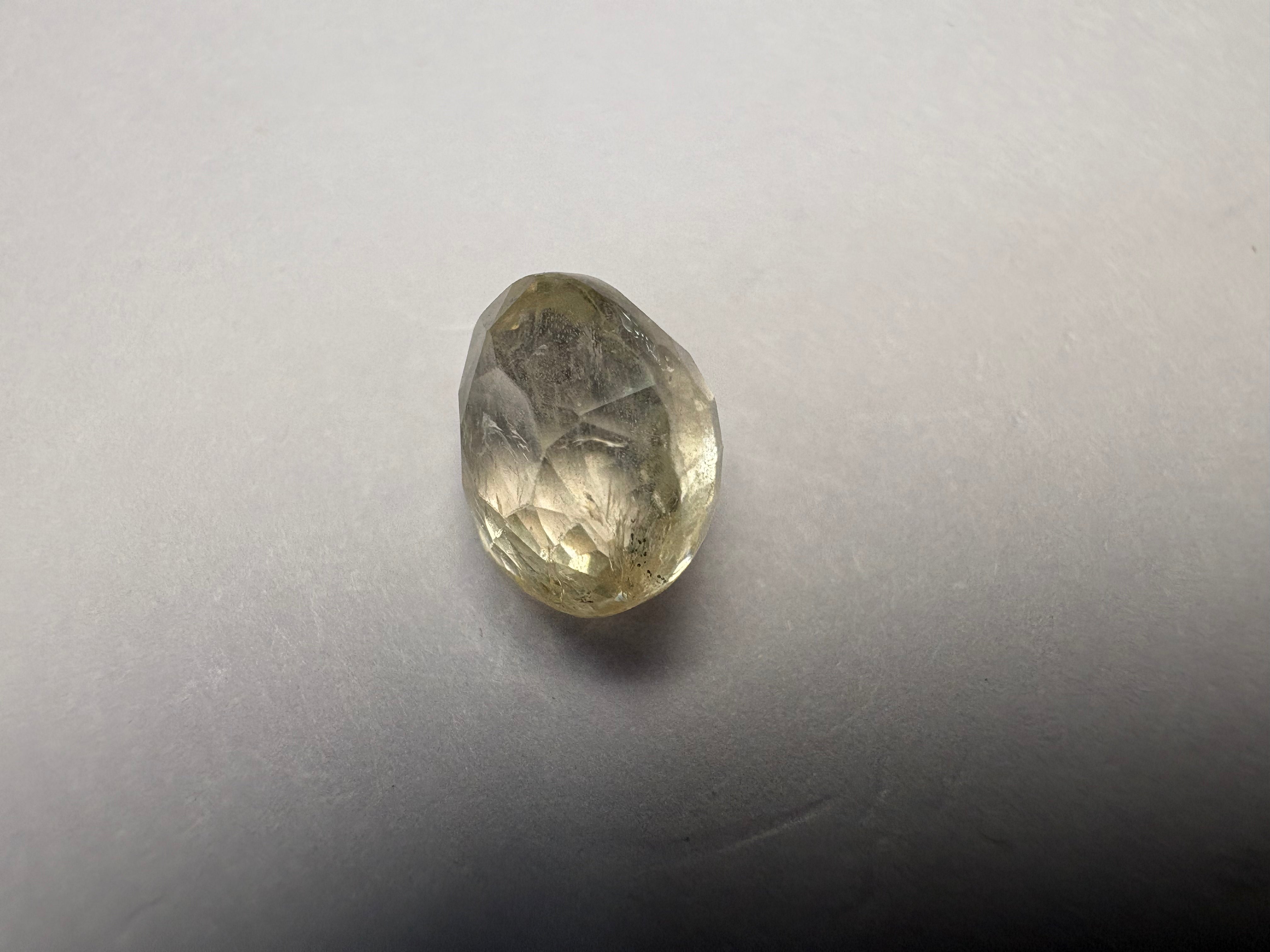 Yellow Sapphire 3.09 carat YSR-191 side view