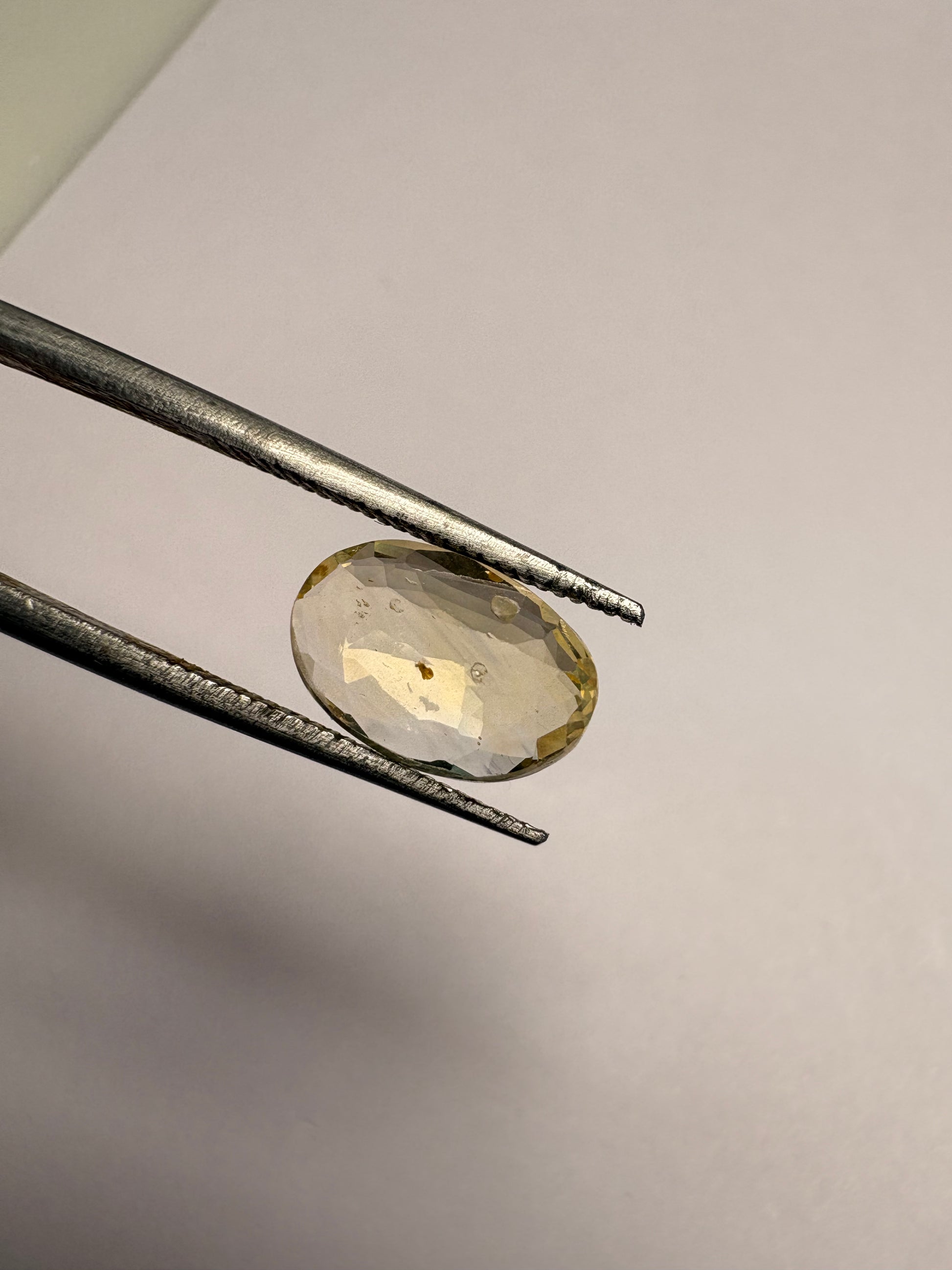Yellow Sapphire 3.02 carat YSR-193 face-up view