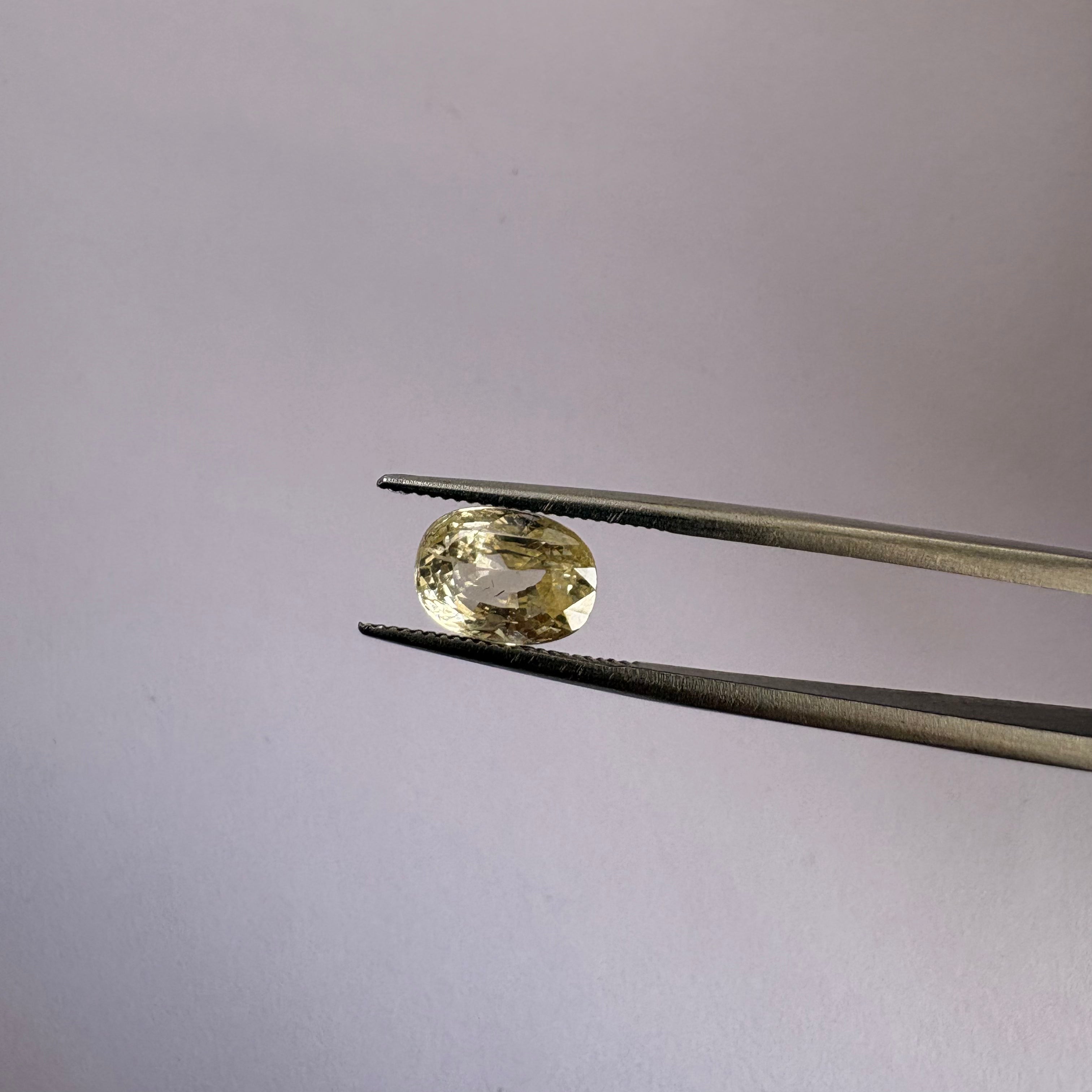 Yellow Sapphire 3.02 carat YSR-196 face-up view