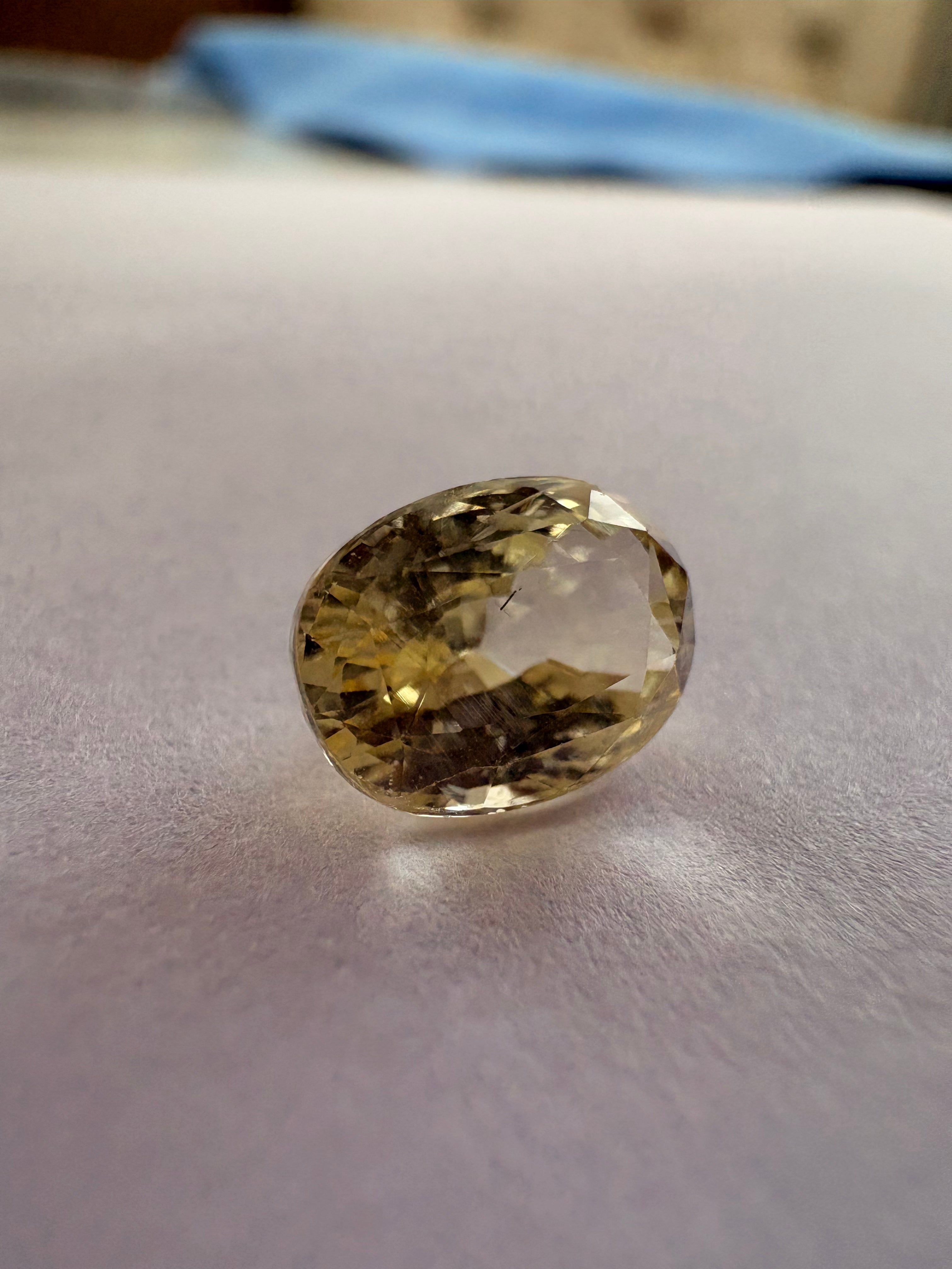 Yellow Sapphire 3.02 carat YSR-196 detail view 9
