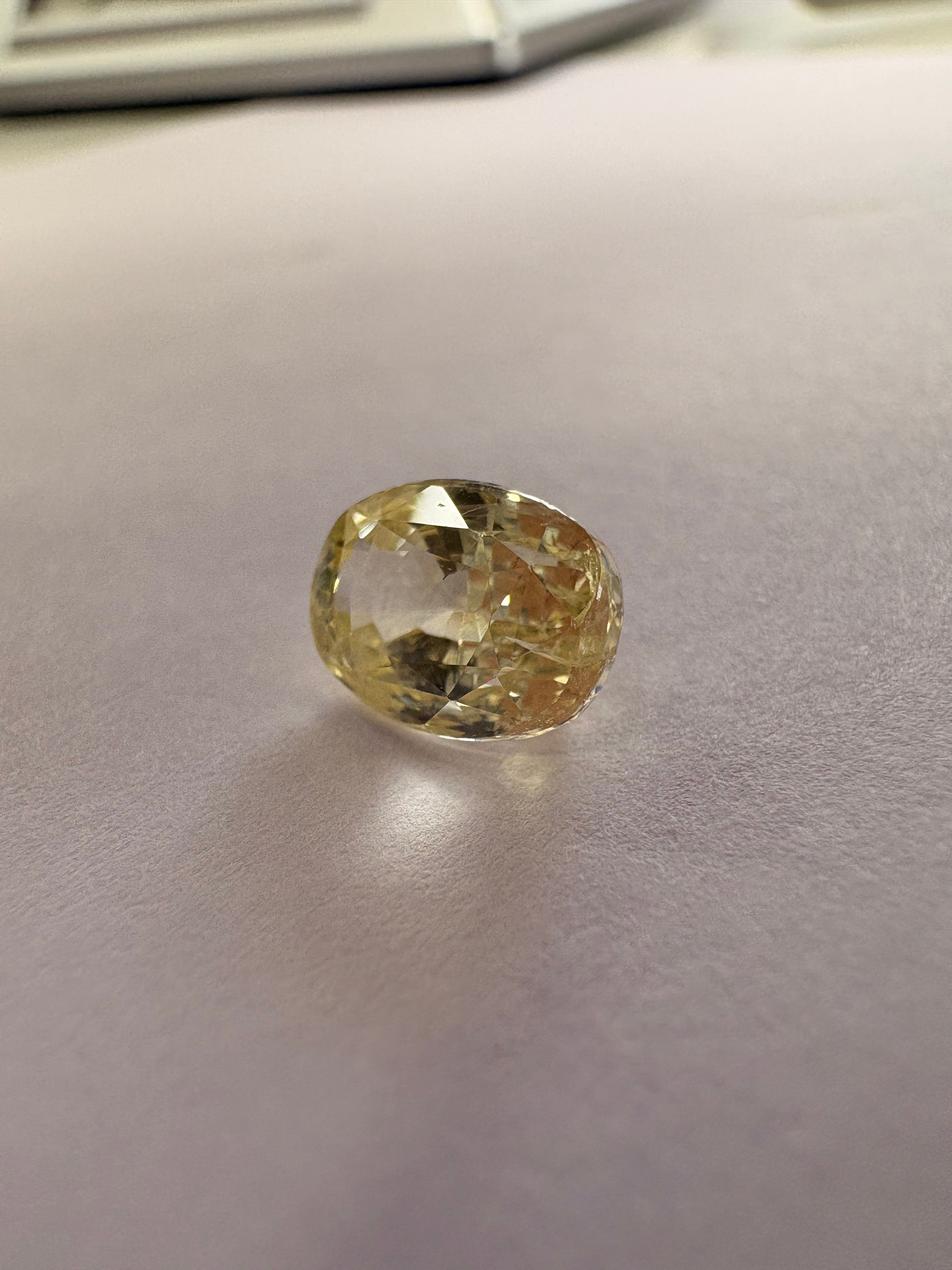 Yellow Sapphire 3.02 carat YSR-196 detail view 10