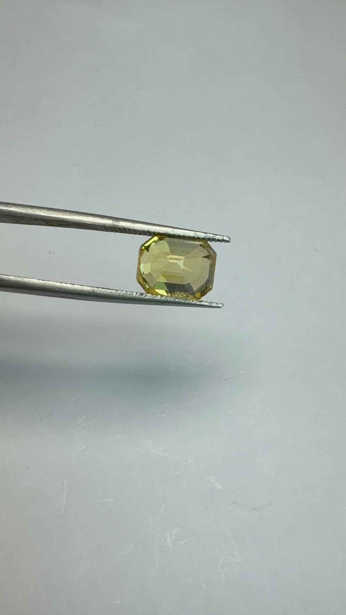 Yellow Sapphire 5.05 carat YSR-198 alternate face-up view