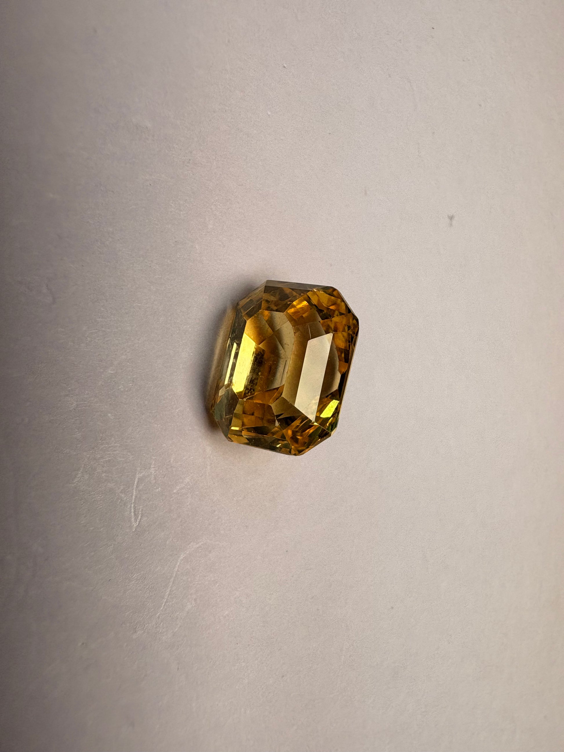 Yellow Sapphire 5.05 carat YSR-198 close view