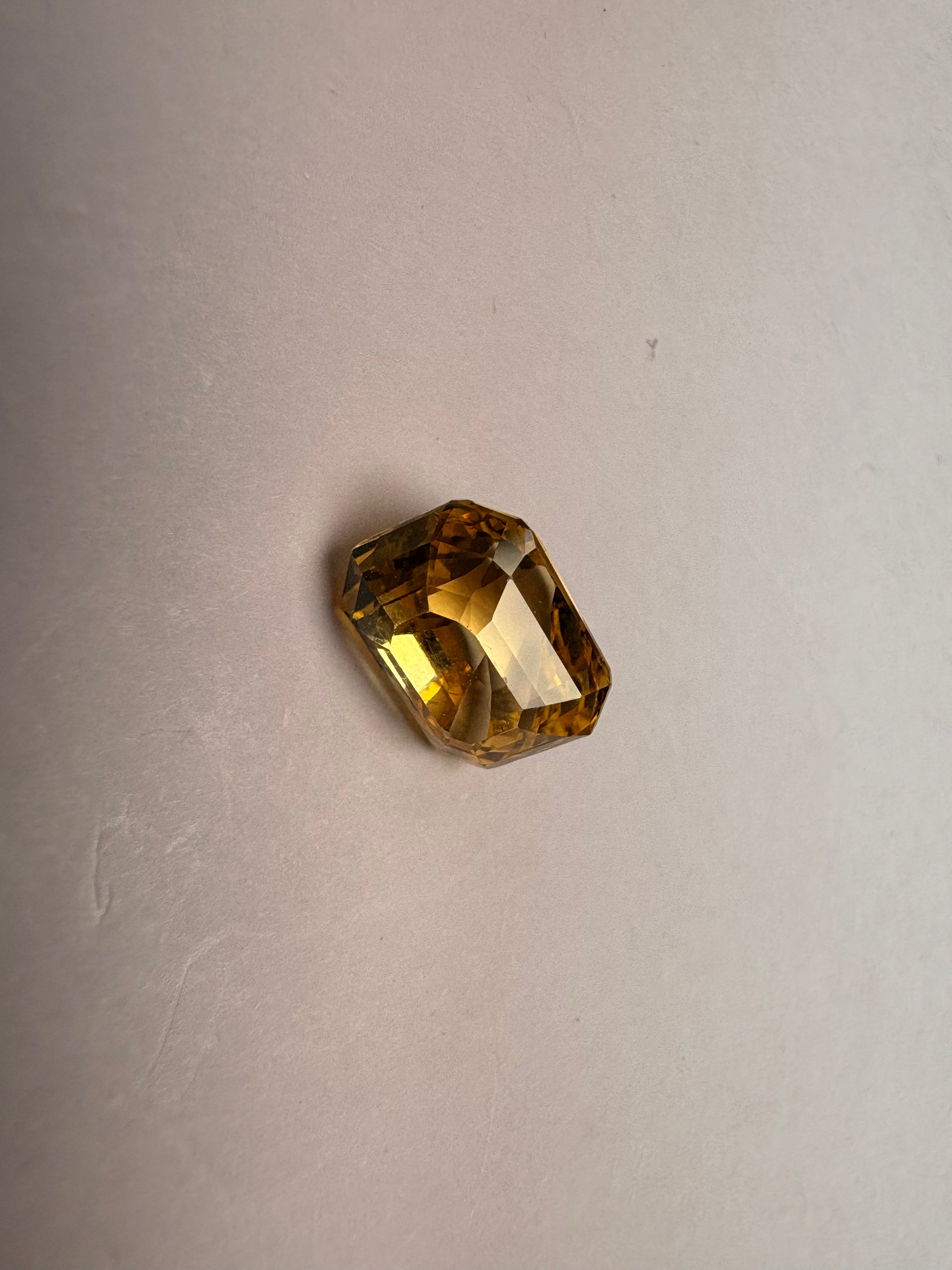Yellow Sapphire 5.05 carat YSR-198 reverse view