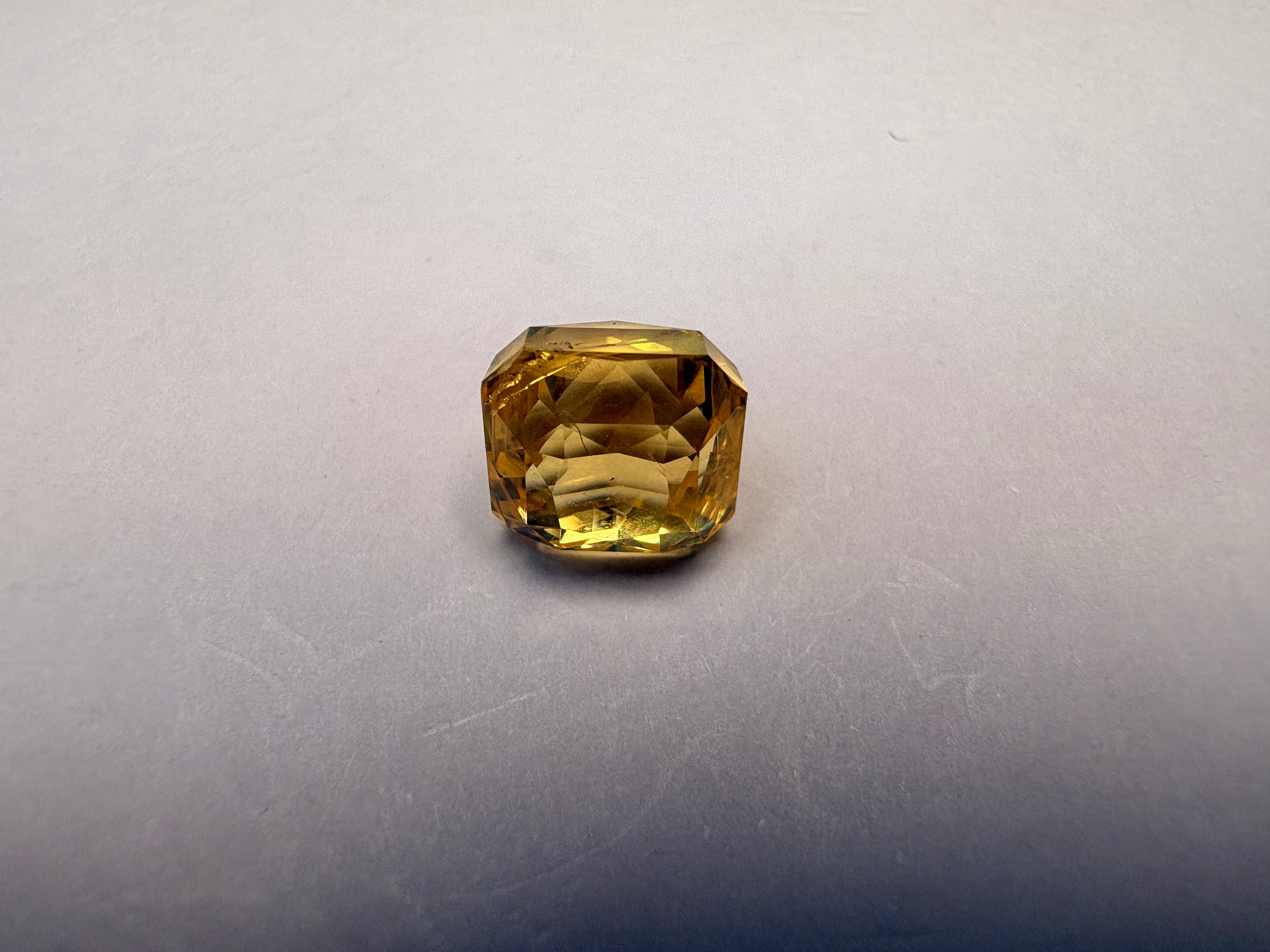 Yellow Sapphire 4.83 carat YSR-199 alternate face-up view