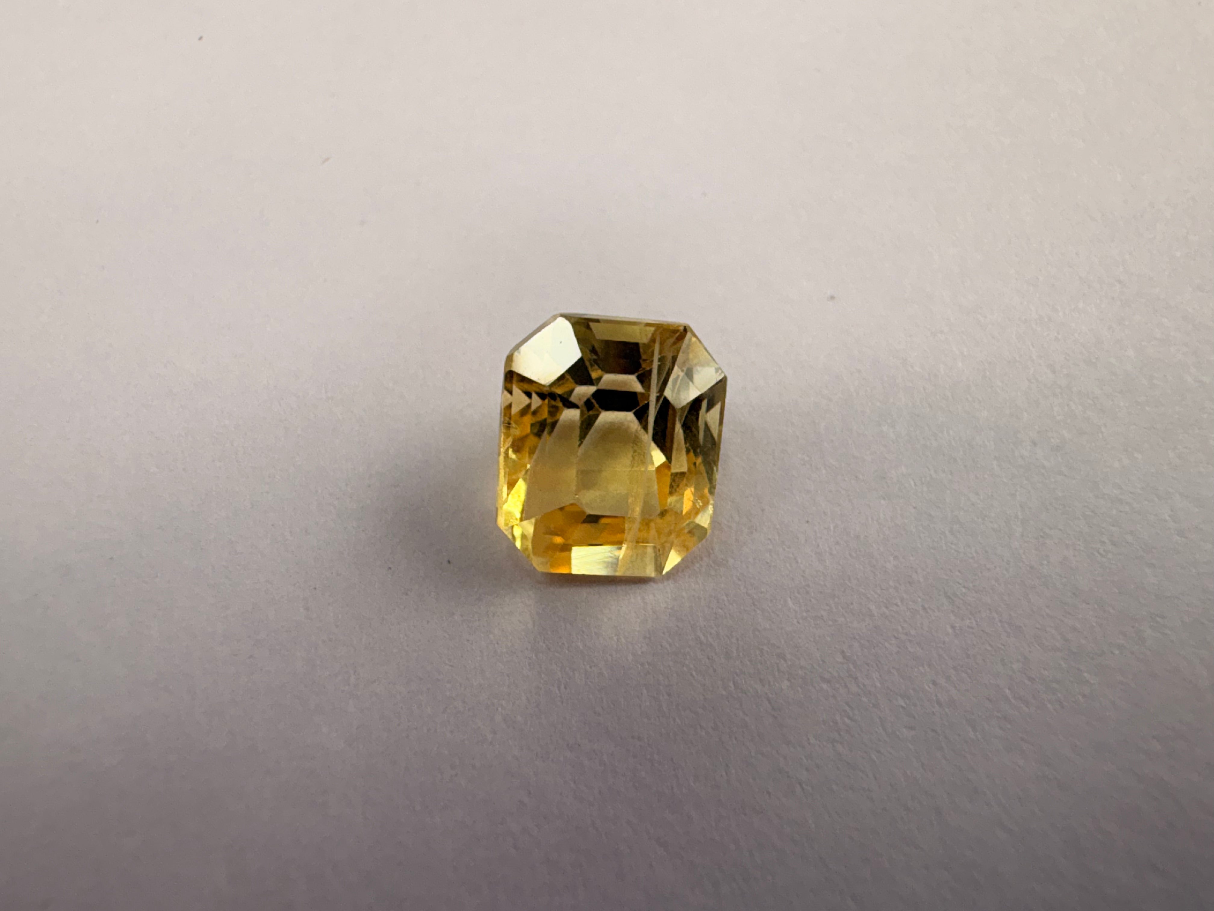 Yellow Sapphire 3.06 carat YSR-20 alternate face-up view