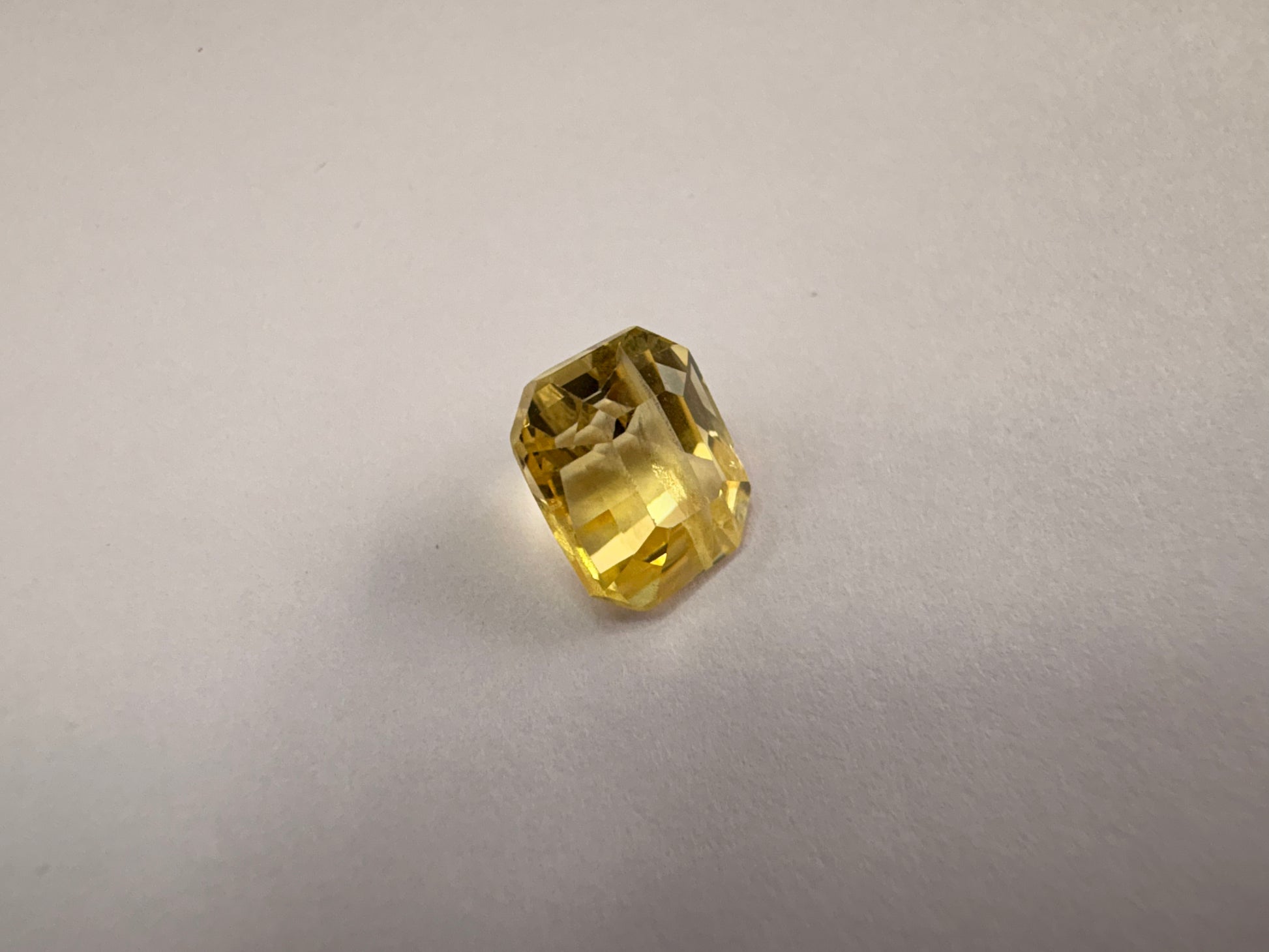 Yellow Sapphire 3.06 carat YSR-20 close view