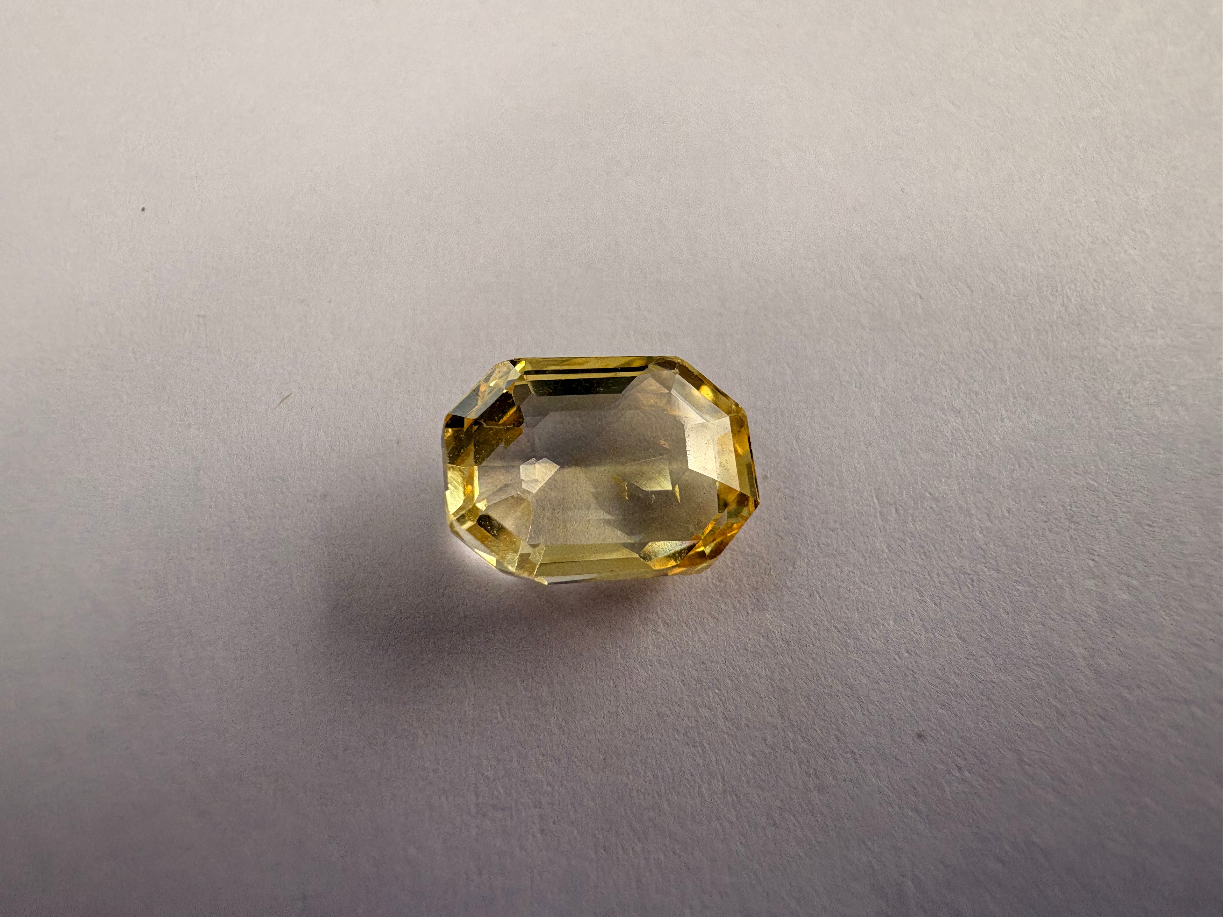 Yellow Sapphire 3.00 carat YSR-203 alternate face-up view