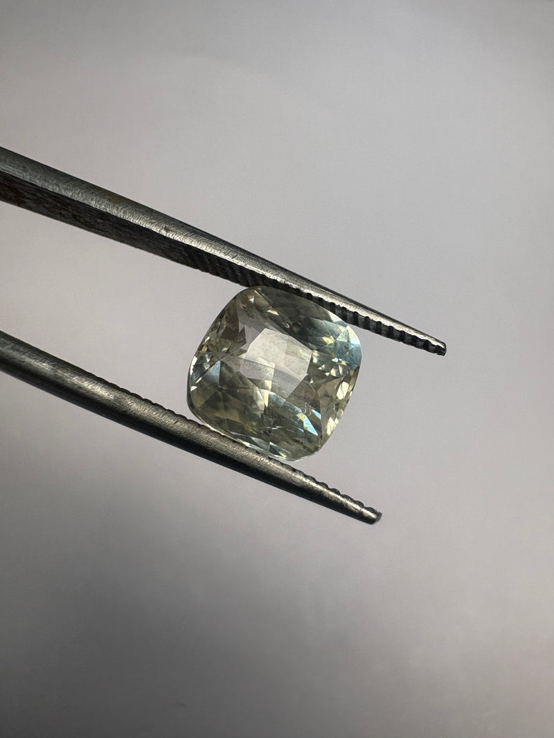 Yellow Sapphire – 3.13 Carat – Sri Lanka
