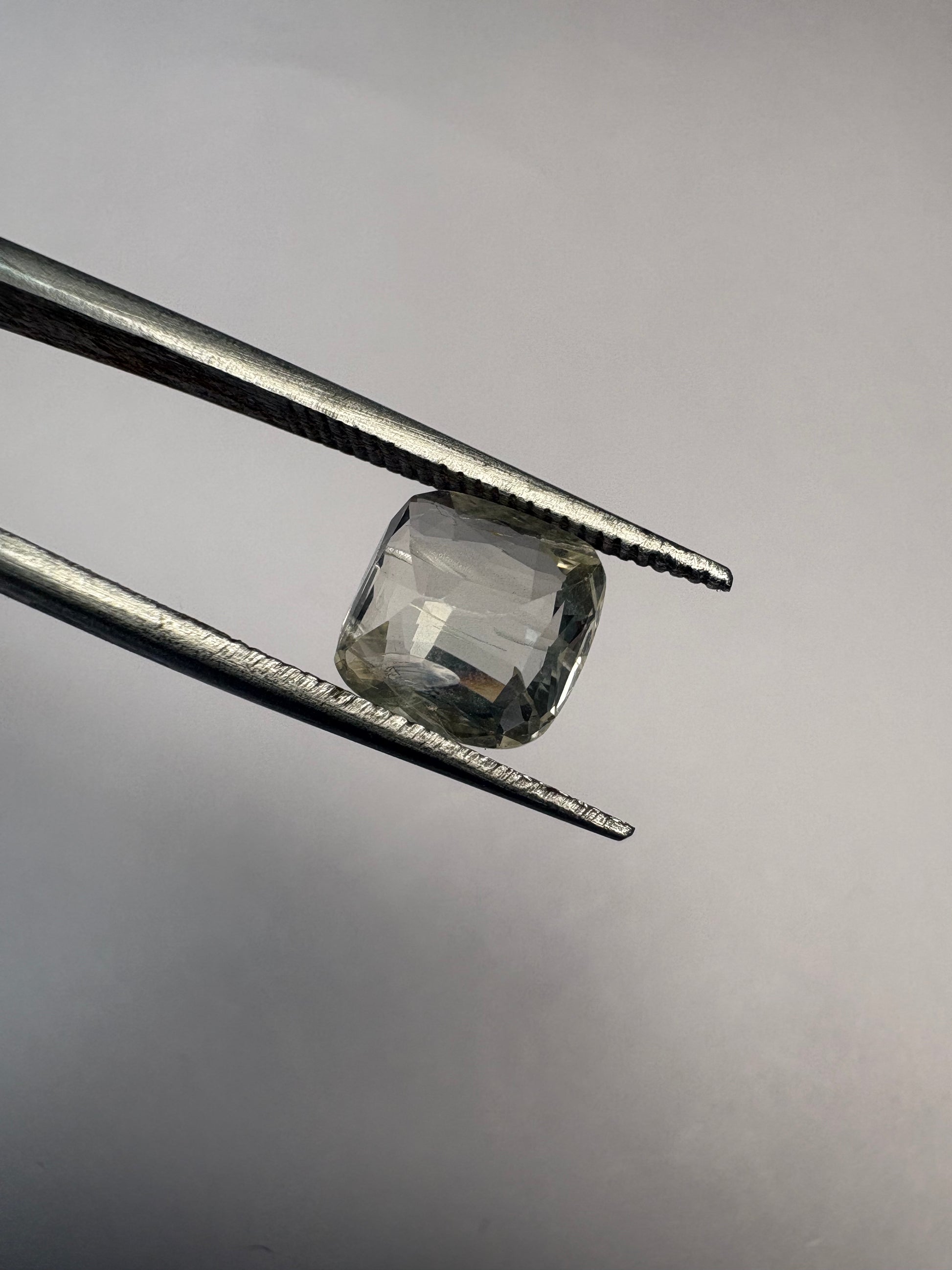Yellow Sapphire 3.13 carat YSR-210 face-up view