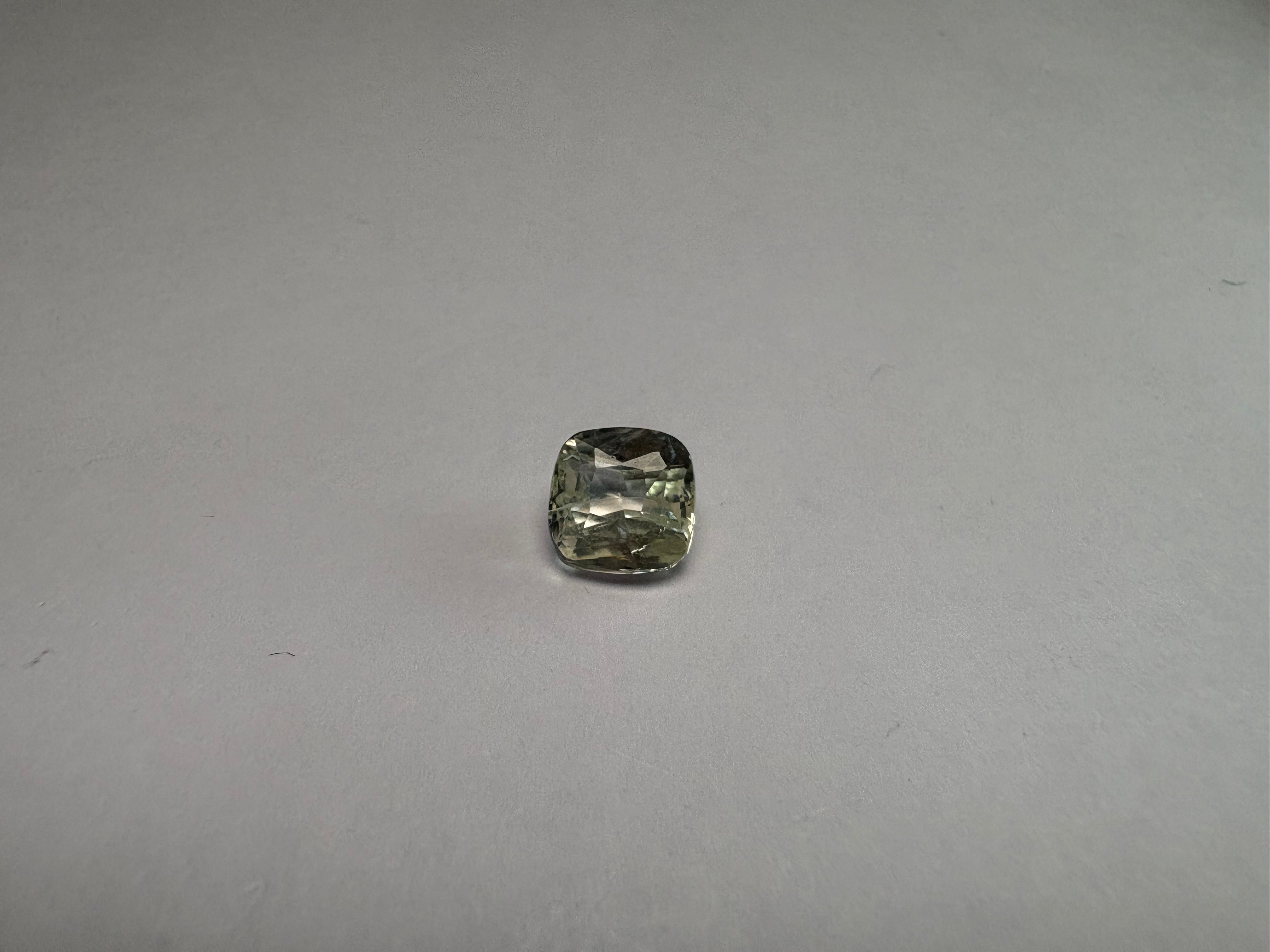 Yellow Sapphire 3.13 carat YSR-210 alternate face-up view