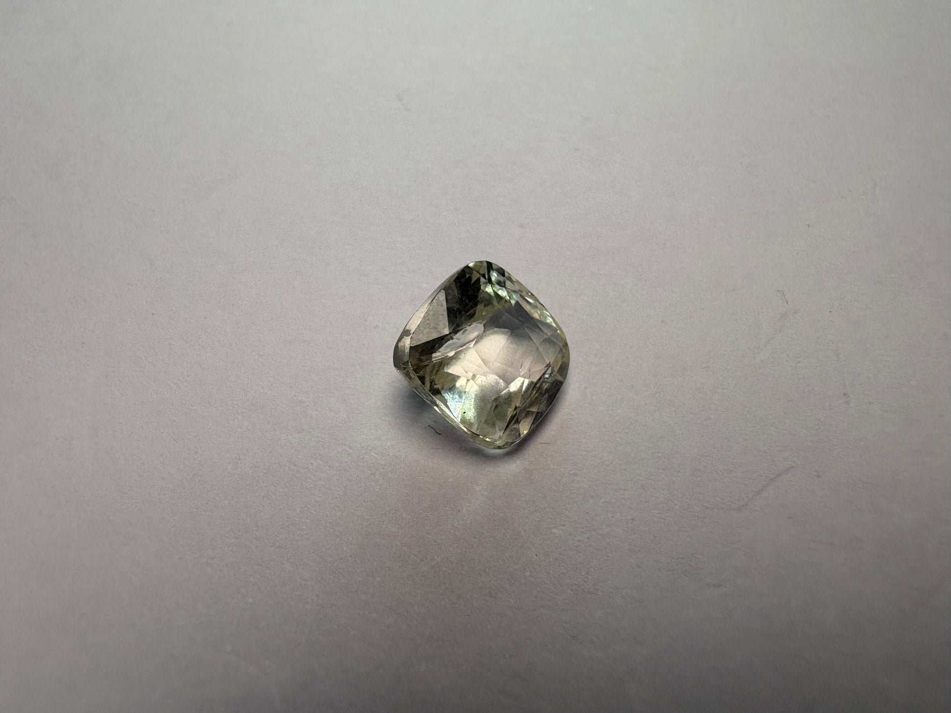 Yellow Sapphire 3.13 carat YSR-210 close view