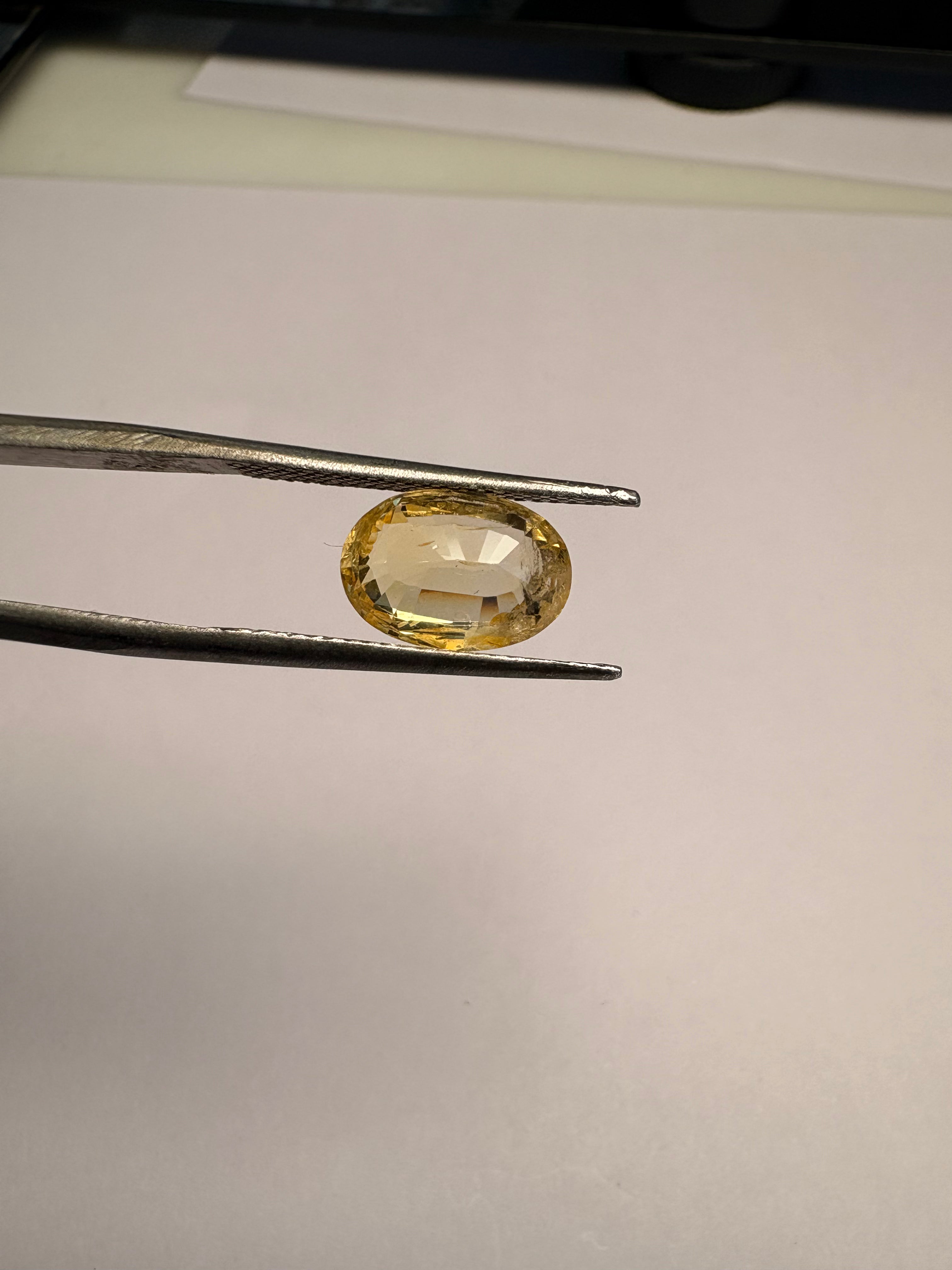 Yellow Sapphire 3.35 carat YSR-214 face-up view
