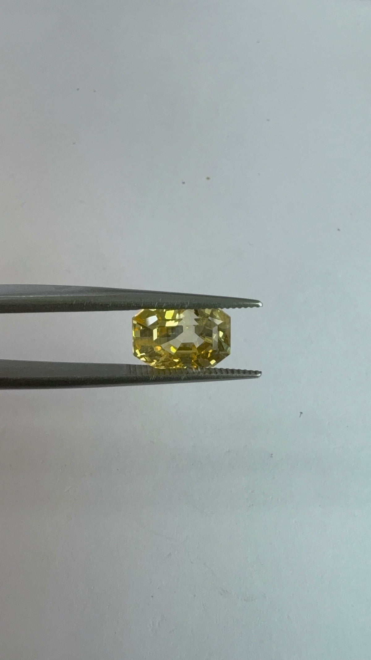 Yellow Sapphire 5.11 carat YSR-219 front view