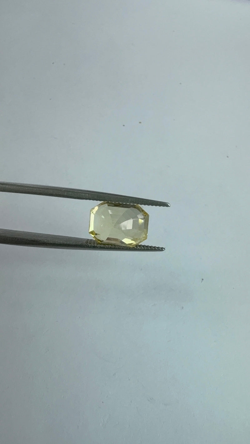 Yellow Sapphire – 5.11 Carat – Sri Lanka