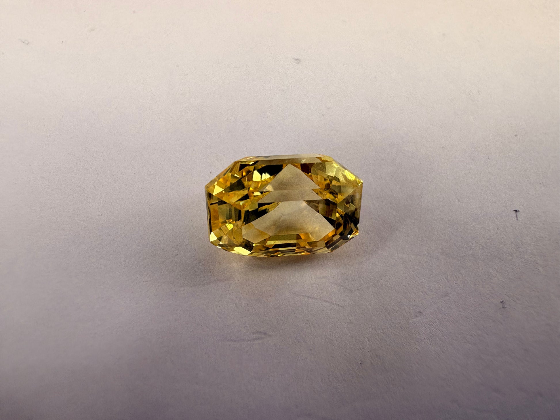 Yellow Sapphire 5.11 carat YSR-219 alternate face-up view