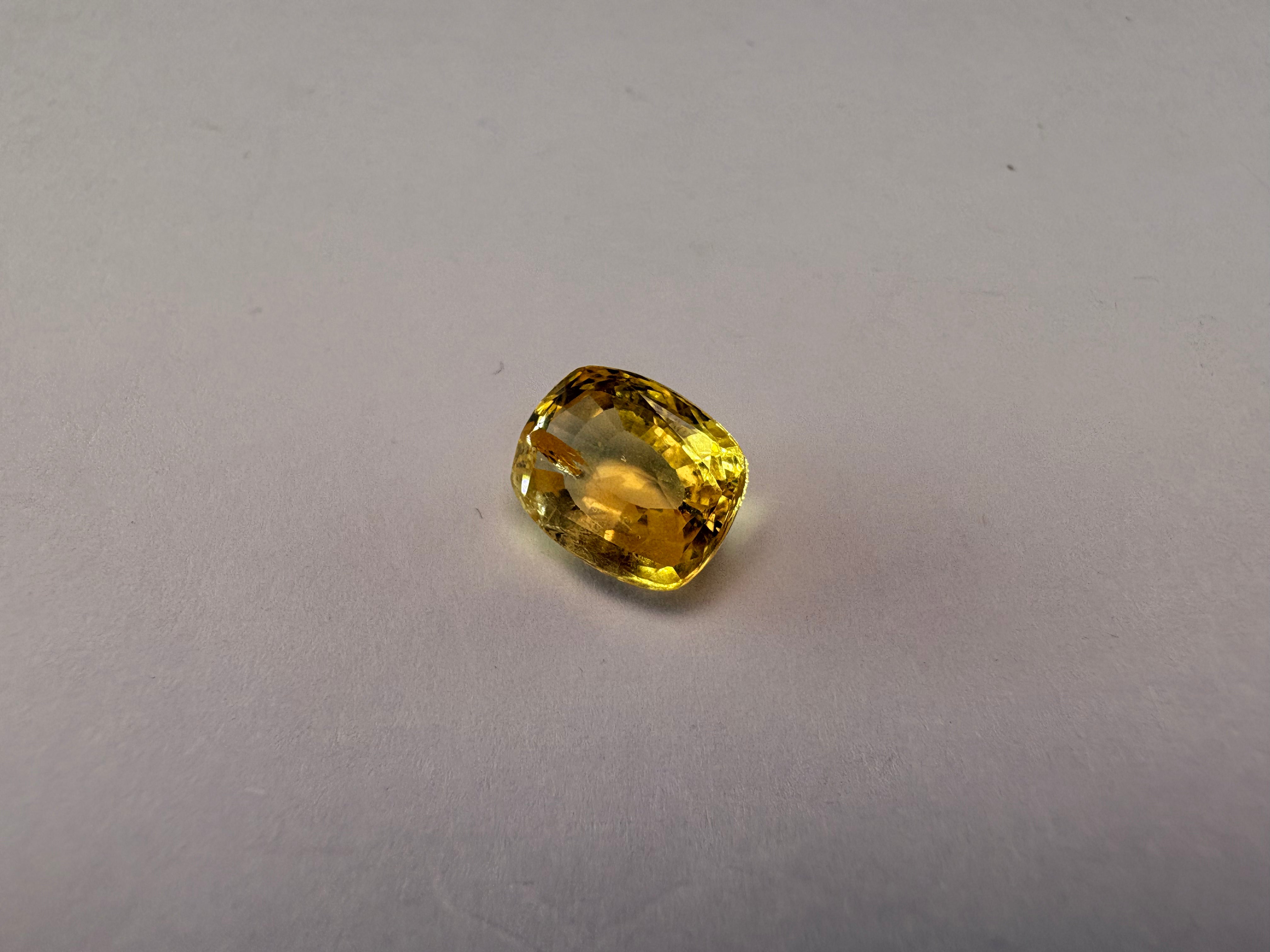 Yellow Sapphire 4.06 carat YSR-222 alternate face-up view