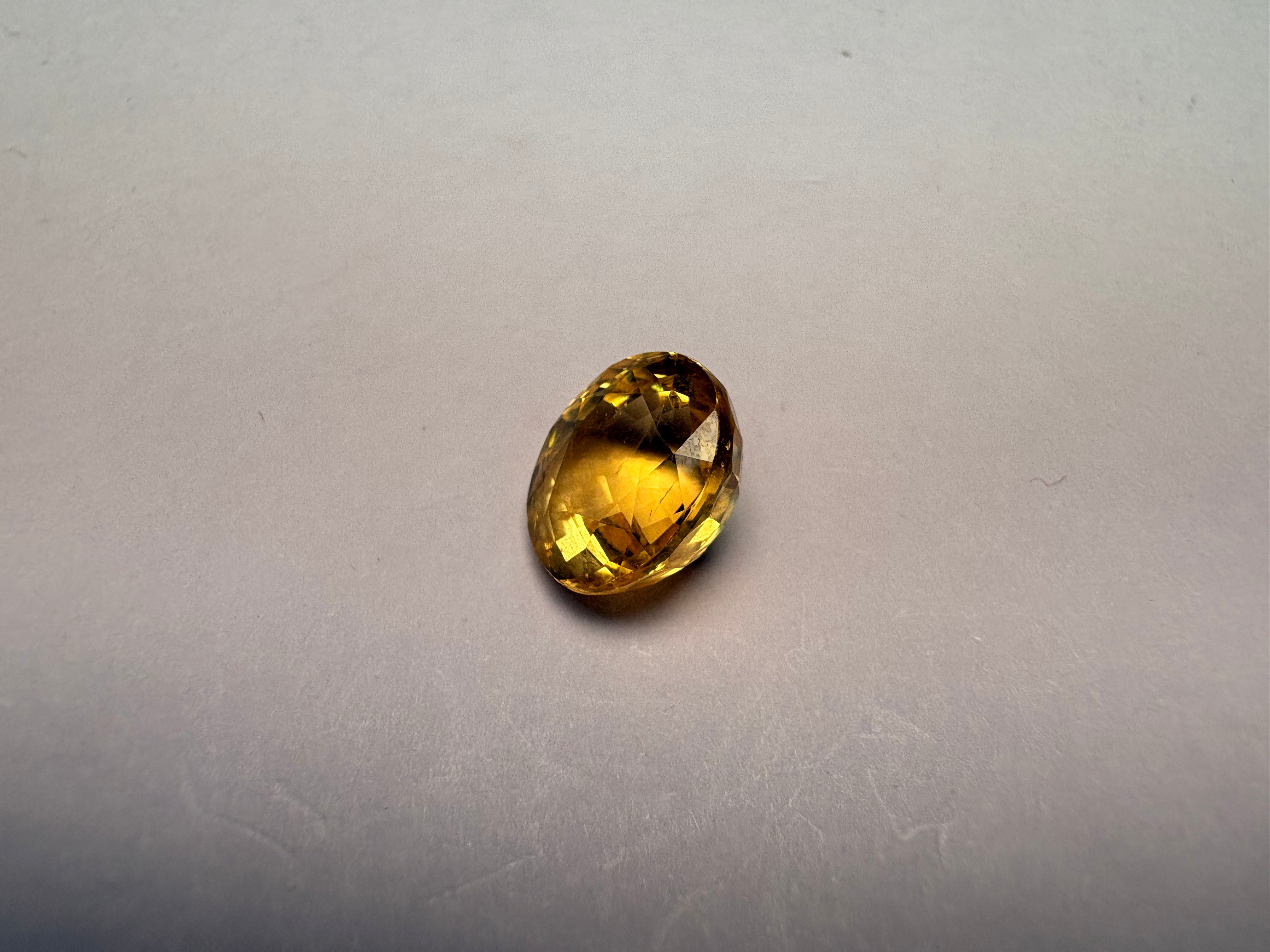 Yellow Sapphire 4.07 carat YSR-225 close view