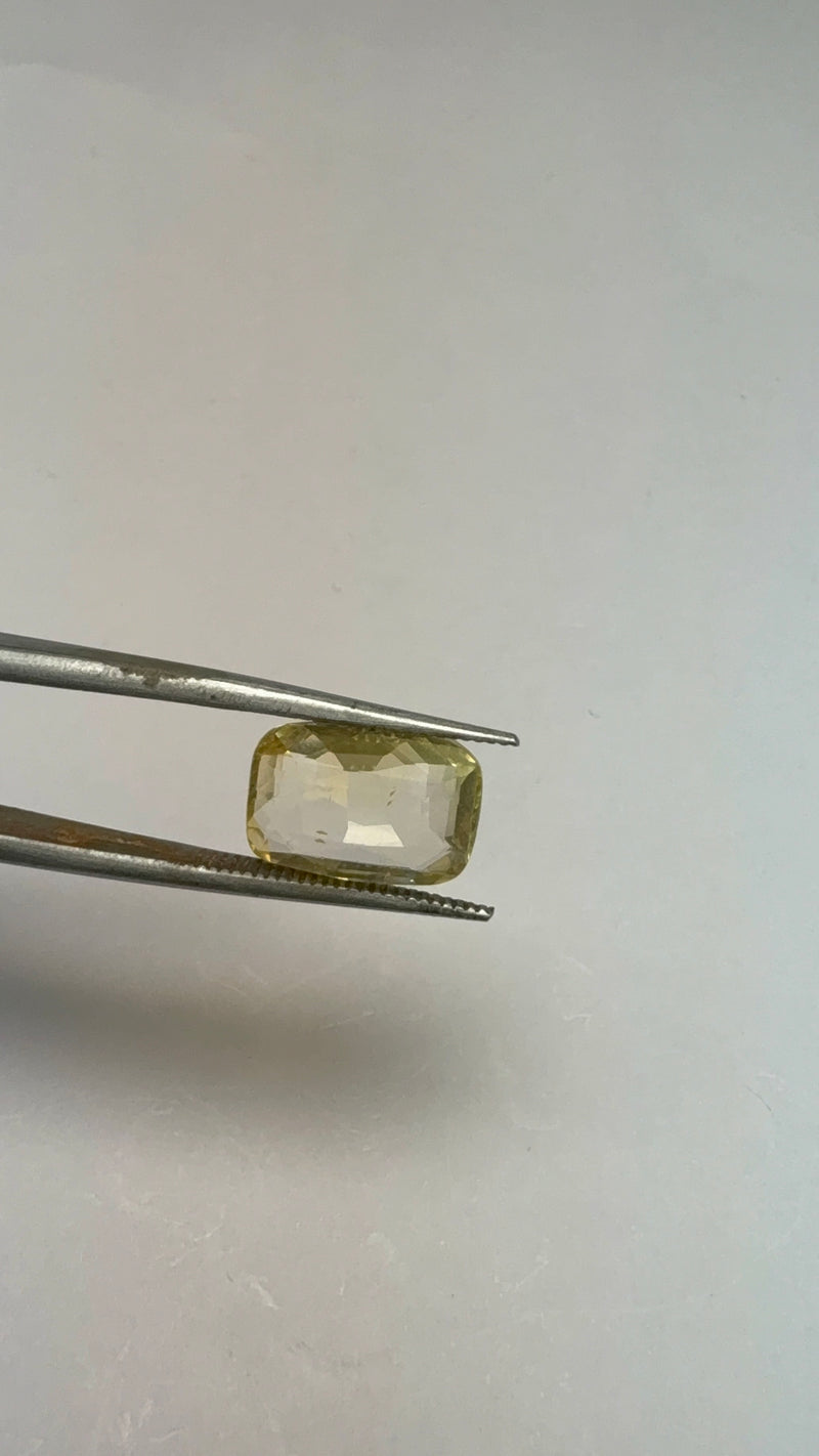 Yellow Sapphire – 5.22 Carat – Sri Lanka