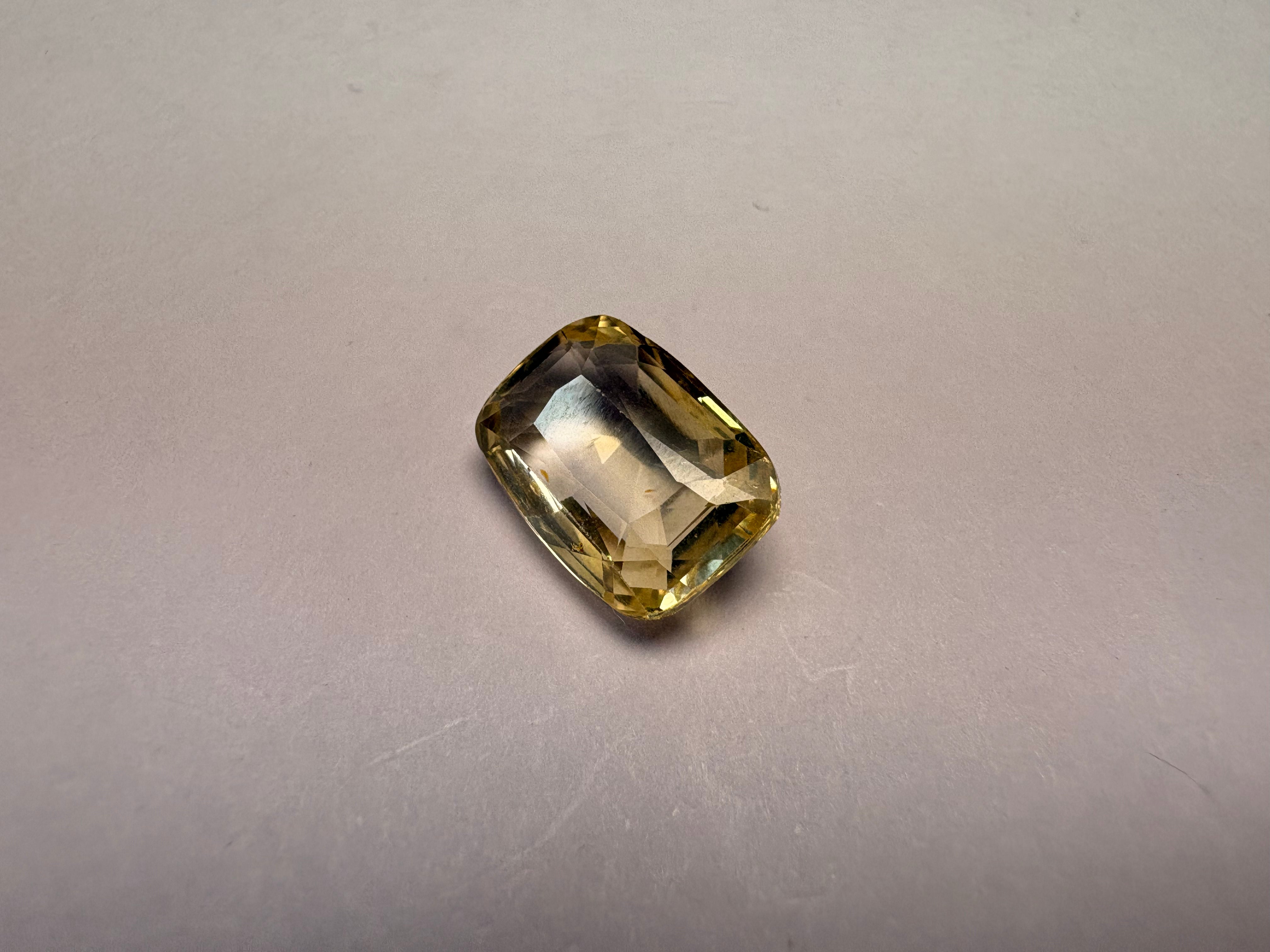 Yellow Sapphire 5.22 carat YSR-226 close view