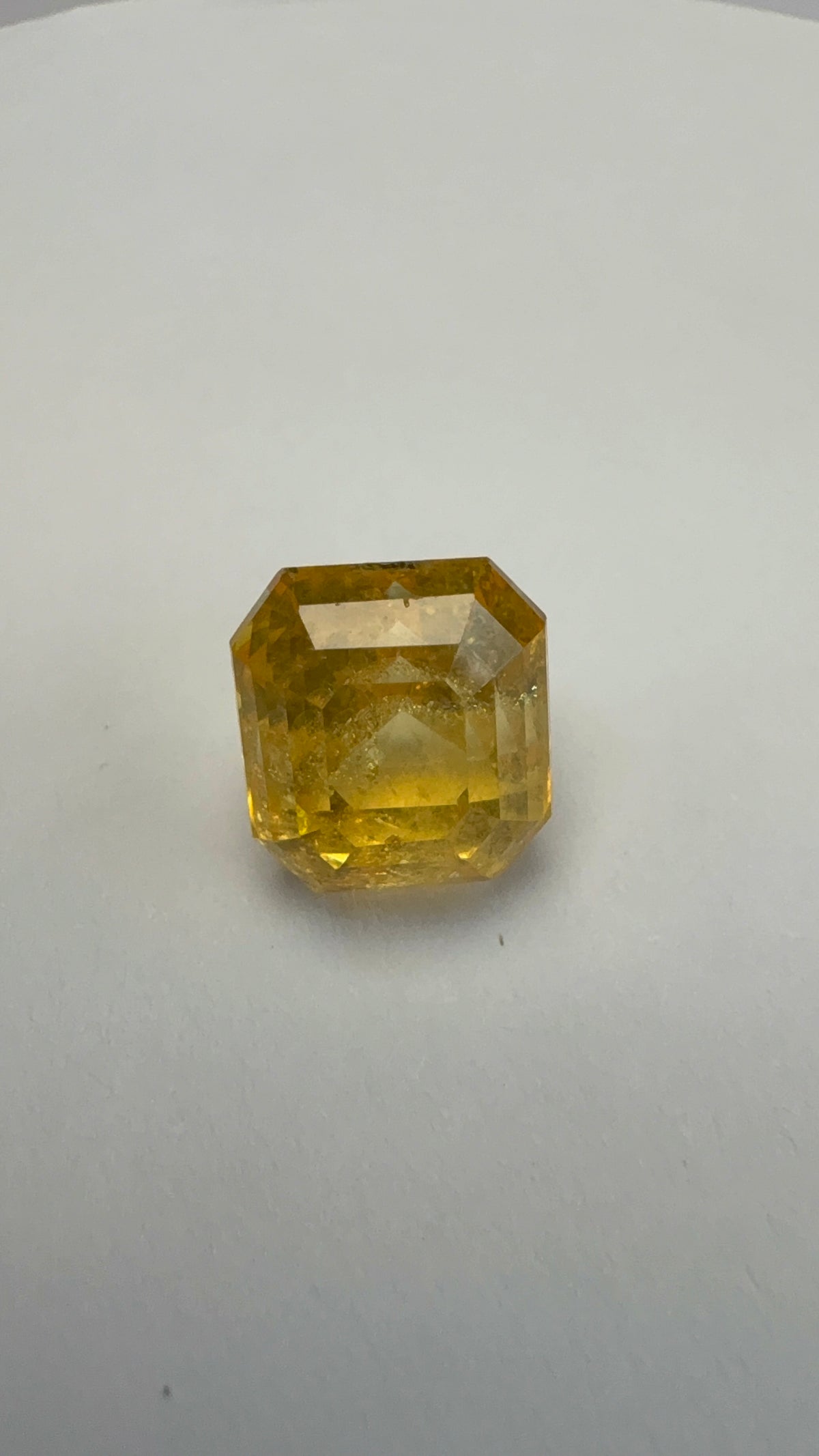Yellow Sapphire 7.05 carat YSR-228 face-up view