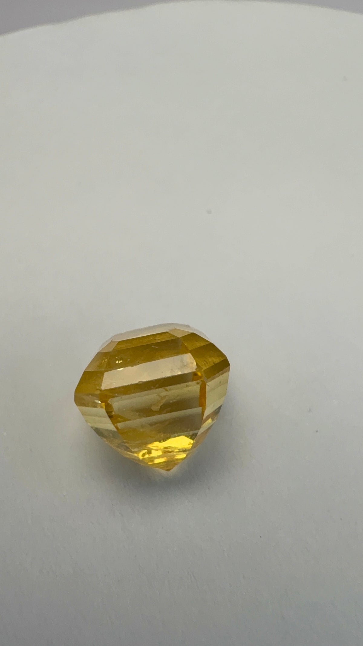 Yellow Sapphire 7.05 carat YSR-228 close view