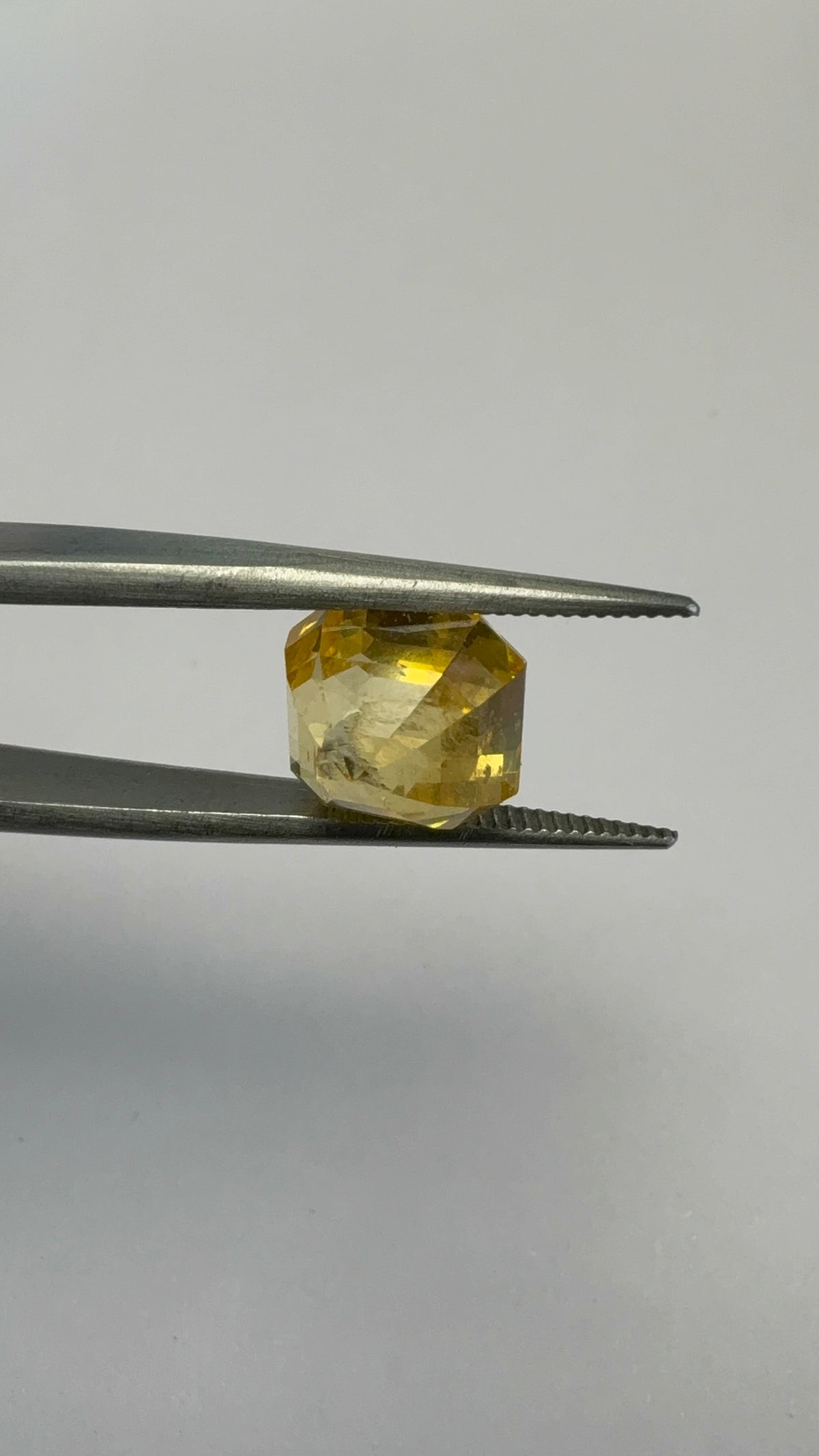 Yellow Sapphire 7.05 carat YSR-228 reverse view