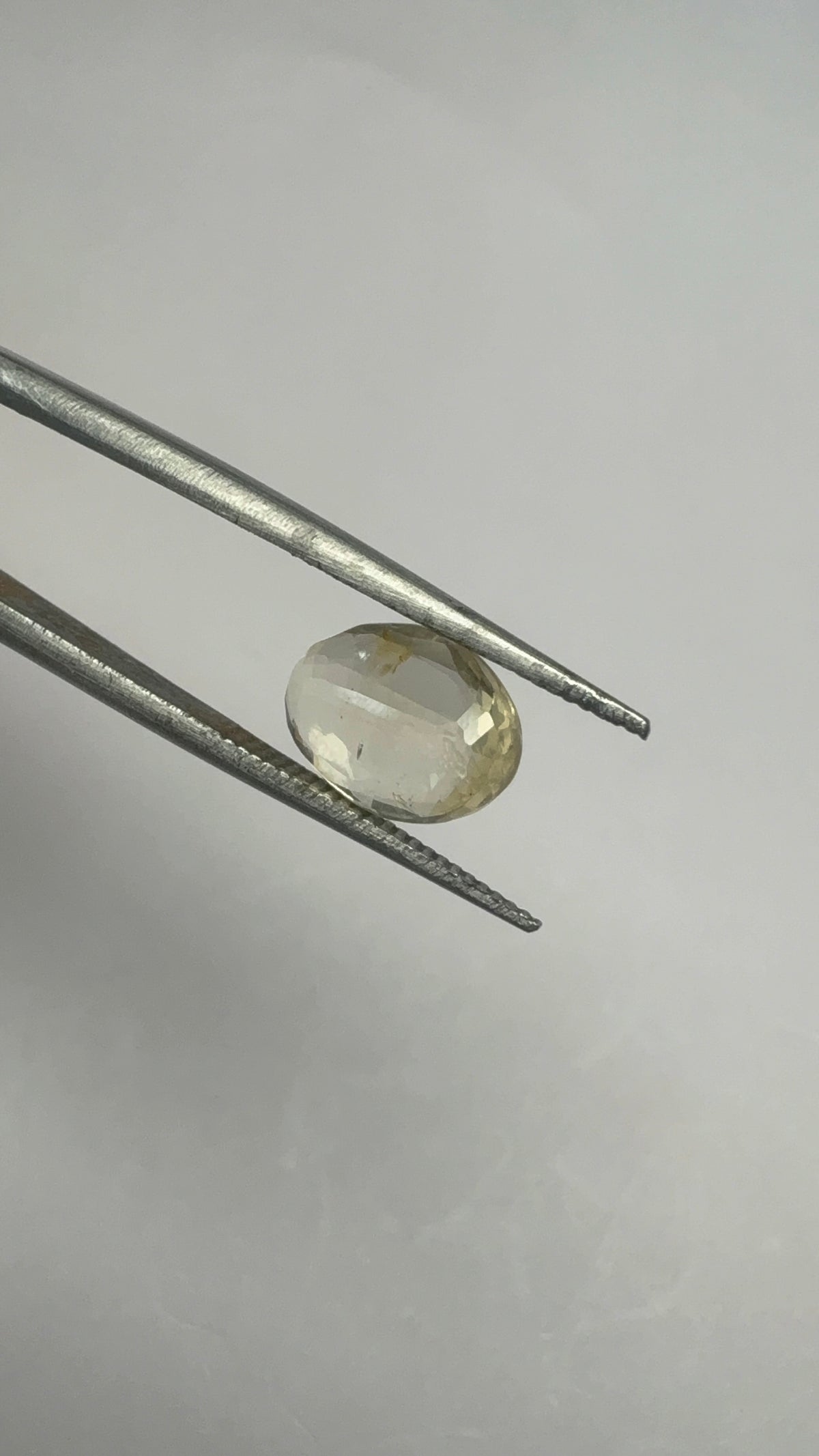 Yellow Sapphire 3.05 carat YSR-233 face-up view