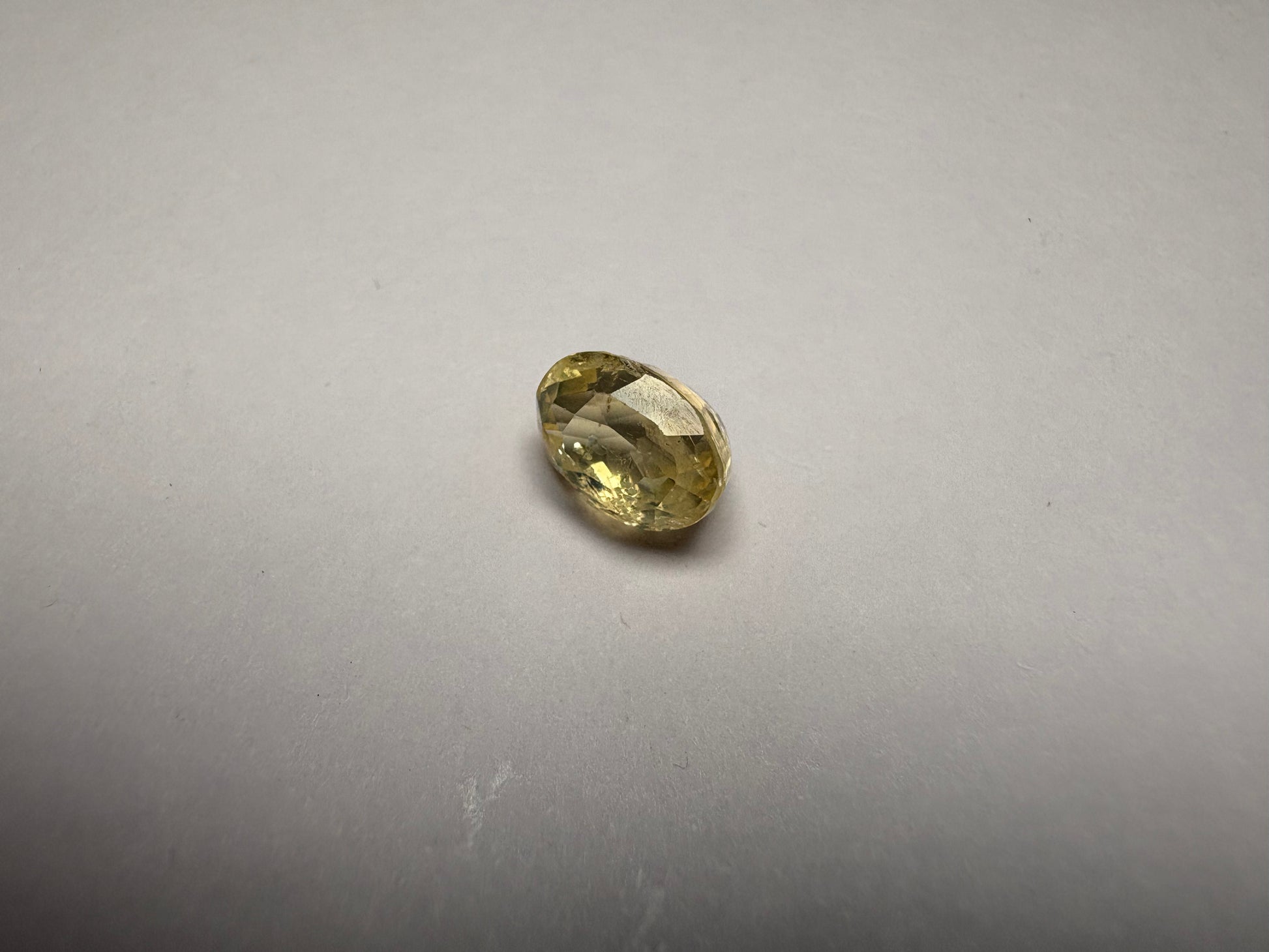 Yellow Sapphire 3.34 carat YSR-236 close view